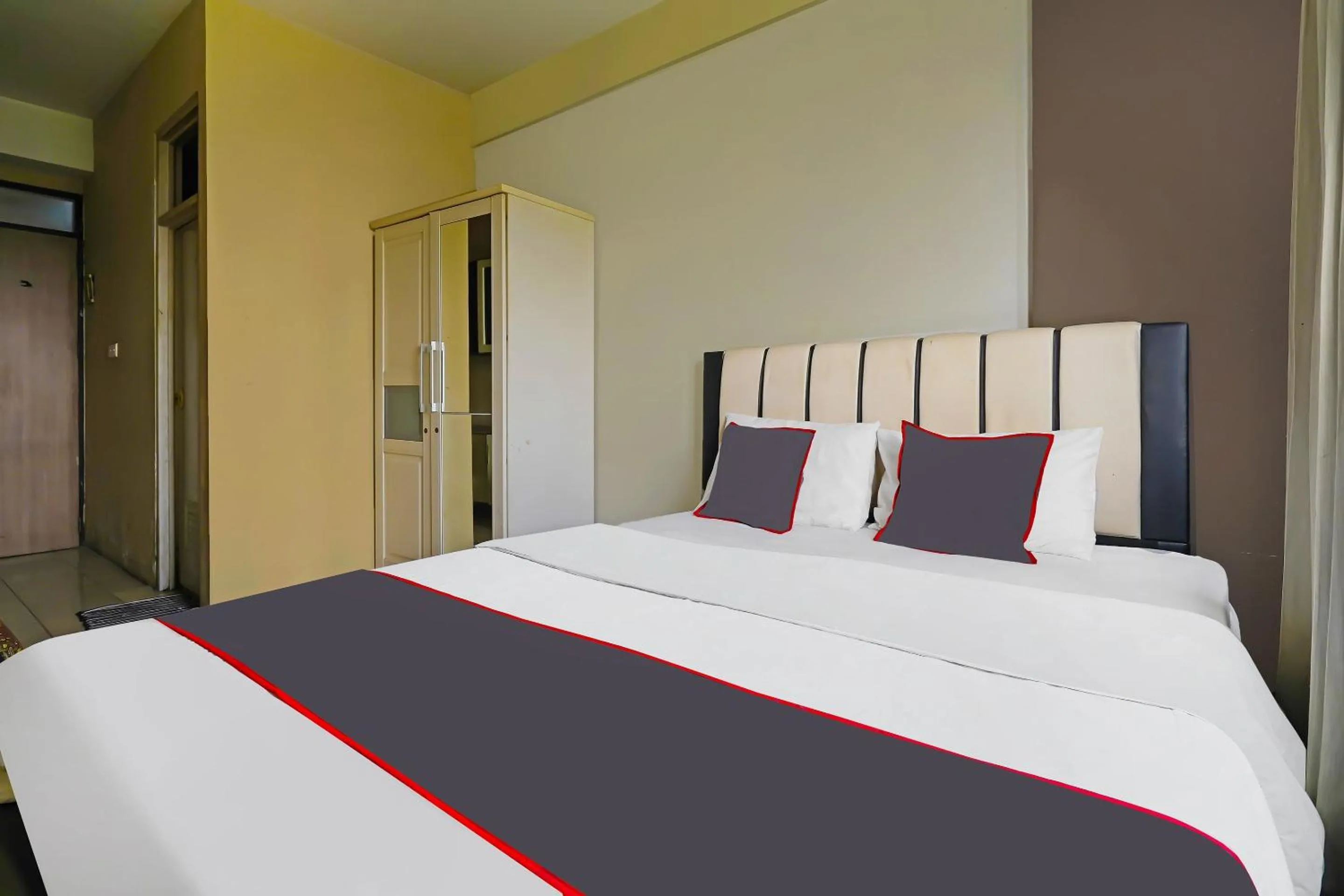 Bedroom in OYO Life 92774 The Edge Apartment By My Home