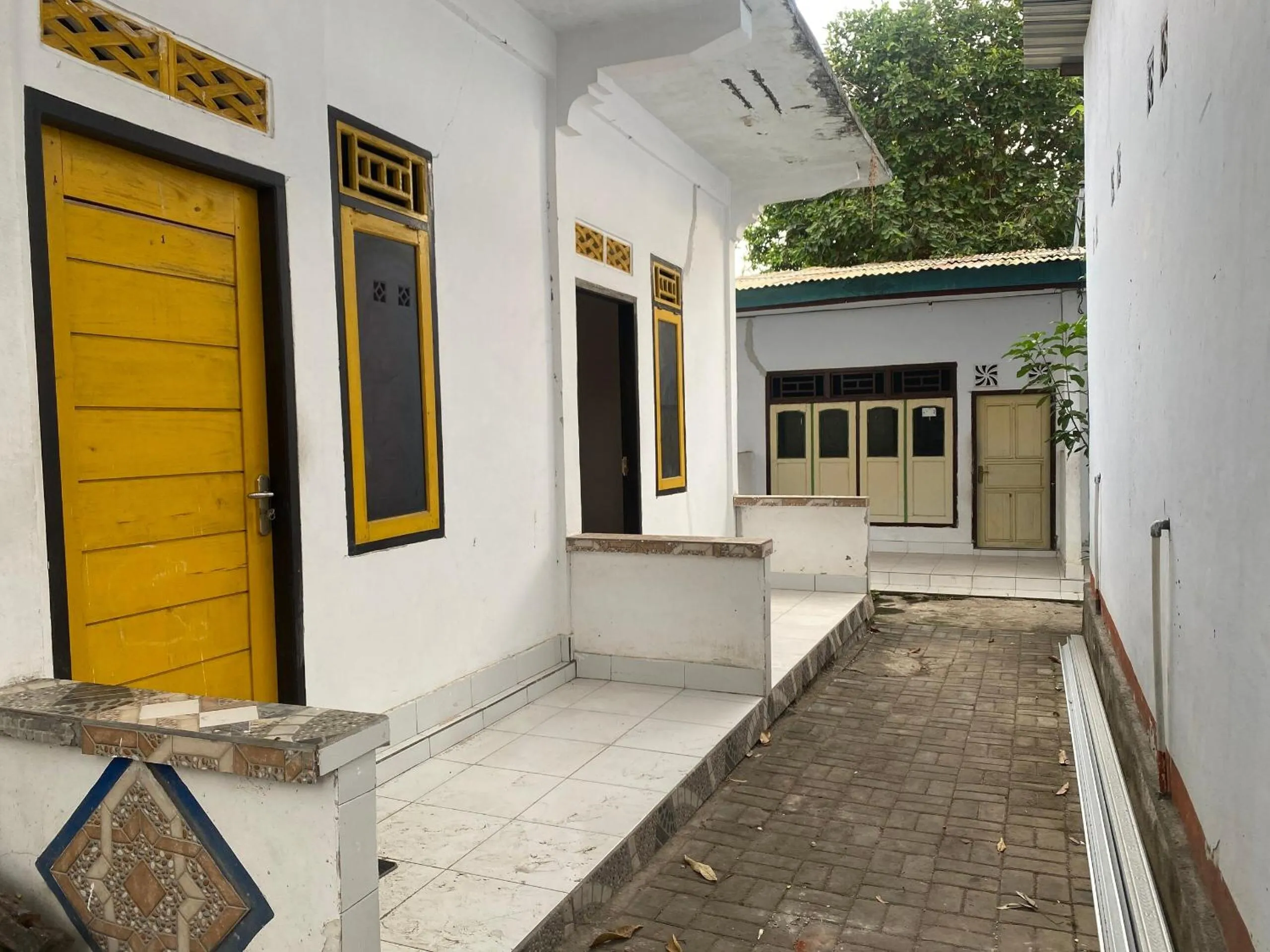 Facade/entrance in OYO Life Kos Bu Luh Mangku