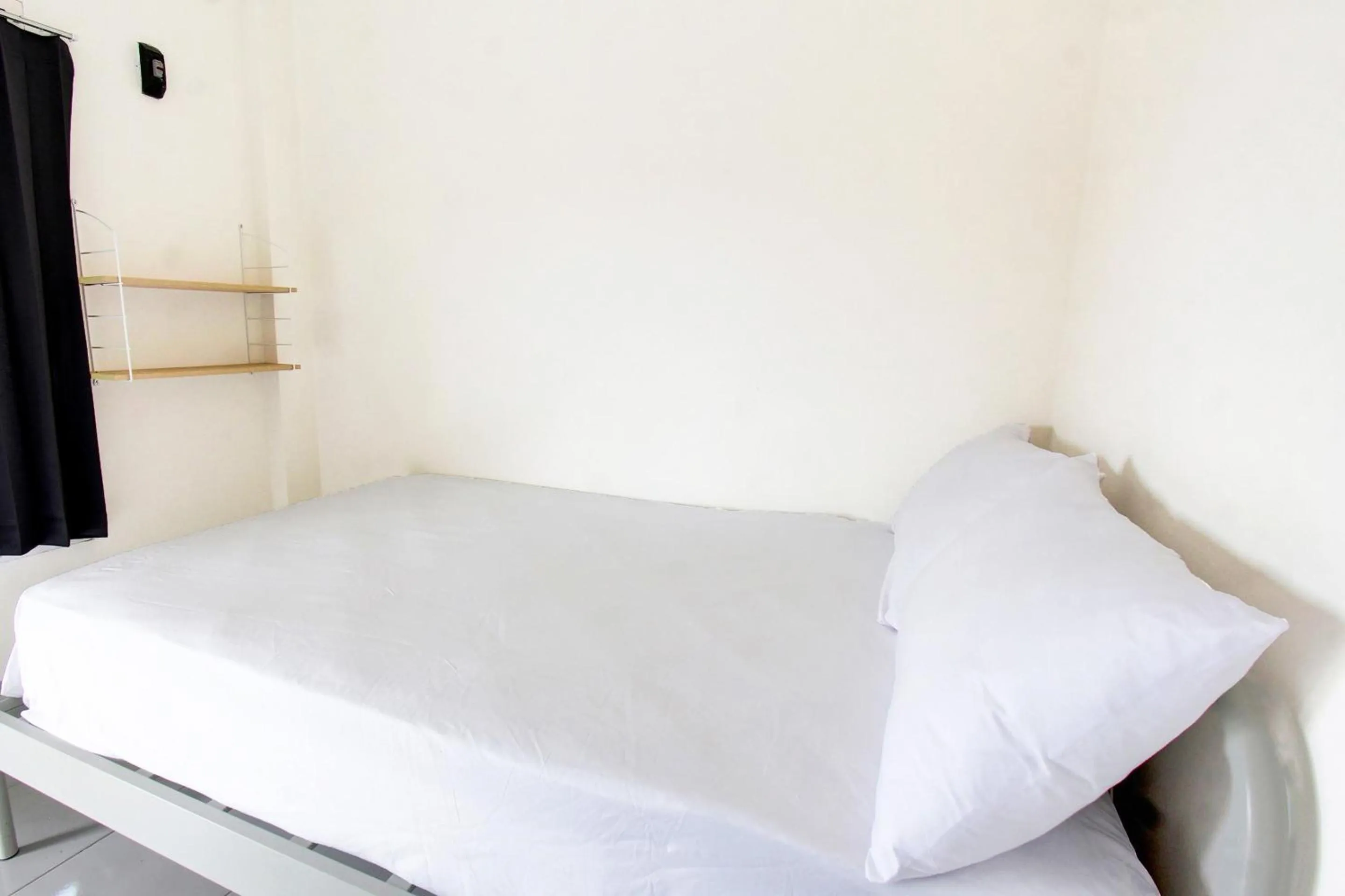 Bedroom in OYO Life 92769 Janigo Kos