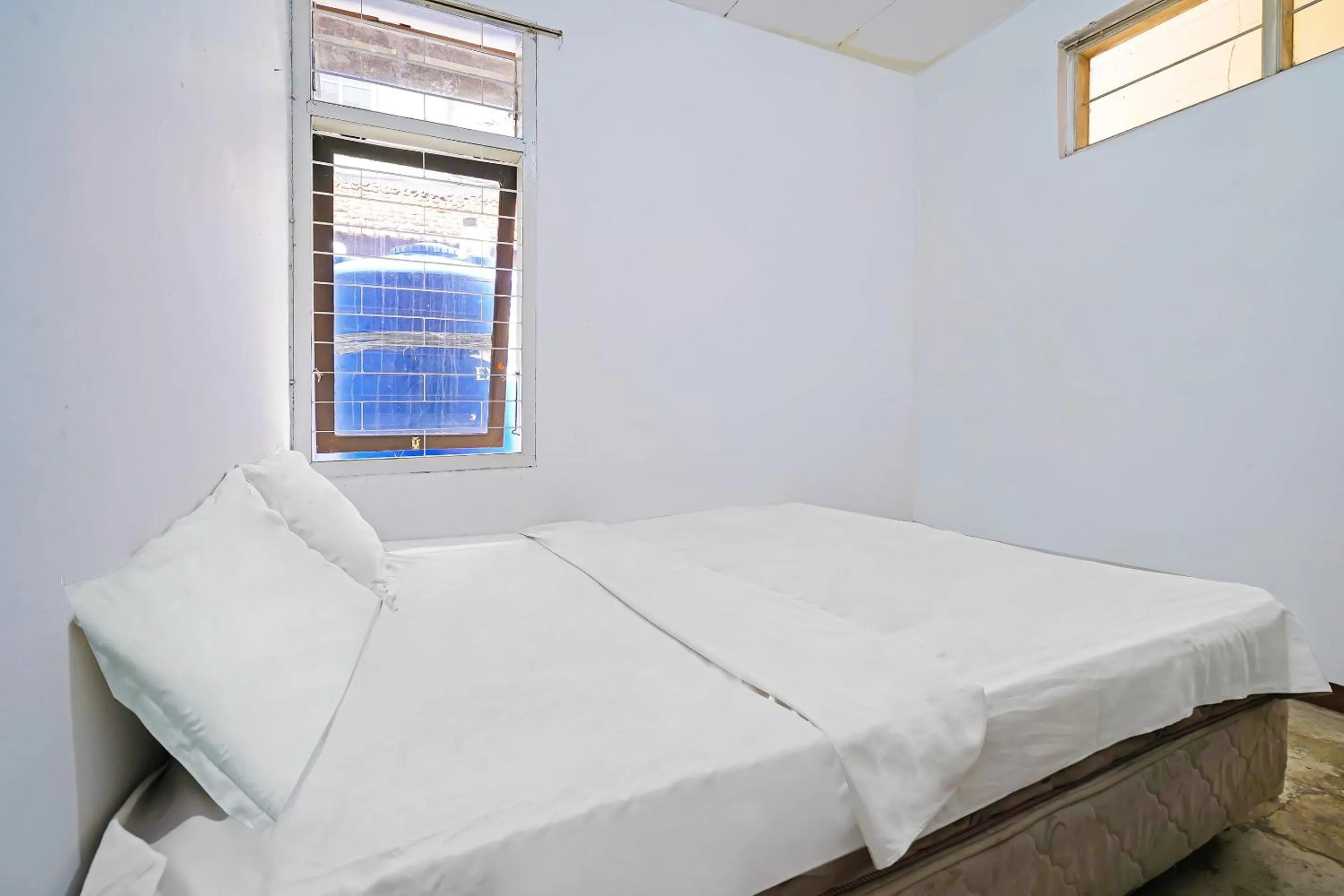 Bedroom, Bed in OYO Life 92835 Maya Adipuri