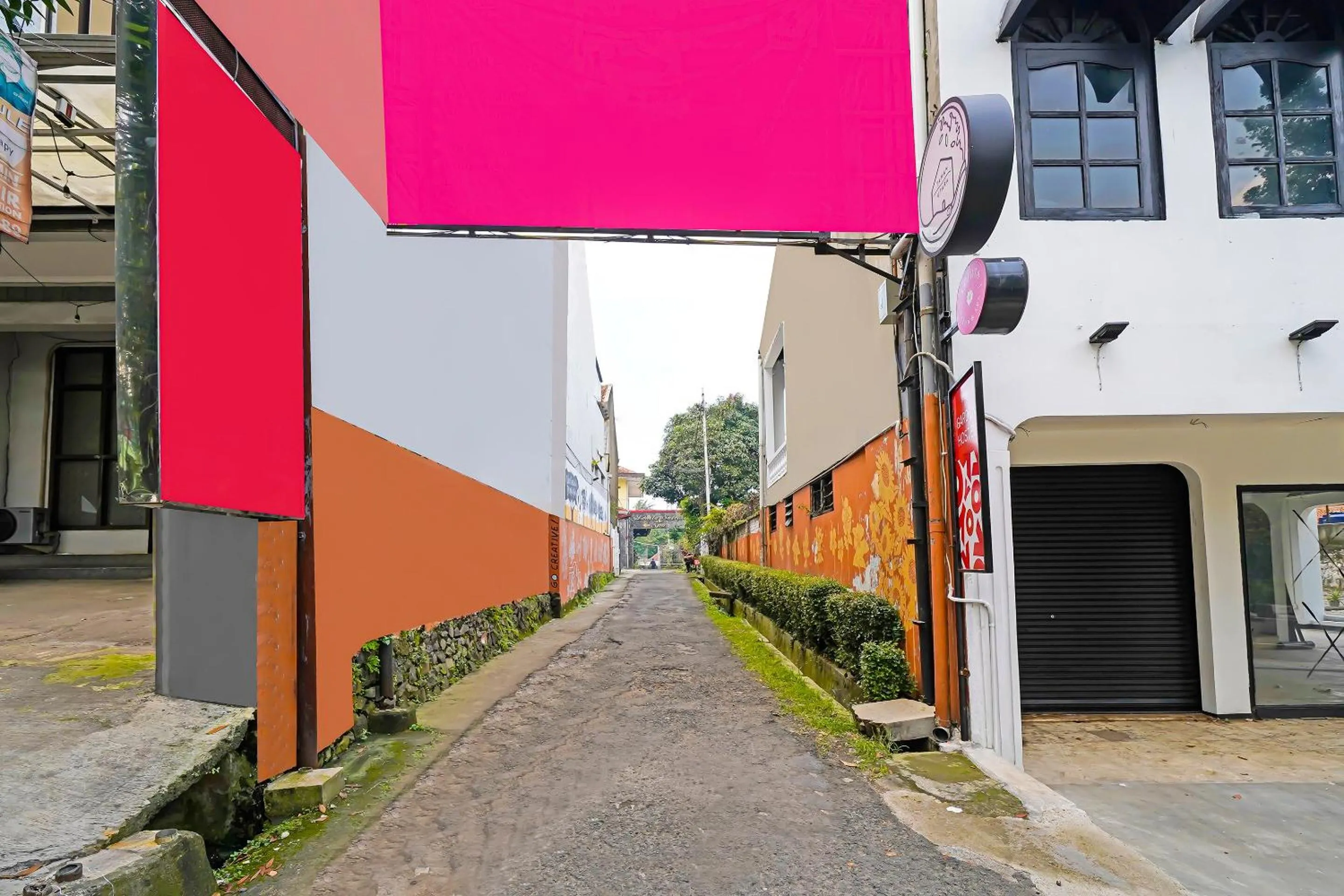 Facade/entrance in OYO Life 92835 Maya Adipuri