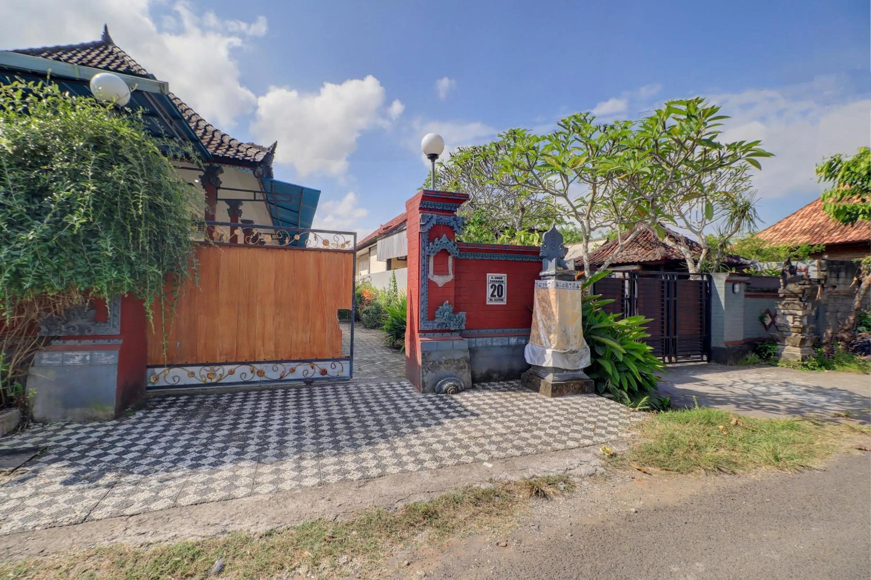 Facade/entrance in OYO Life 92838 Kost Ibu Surya