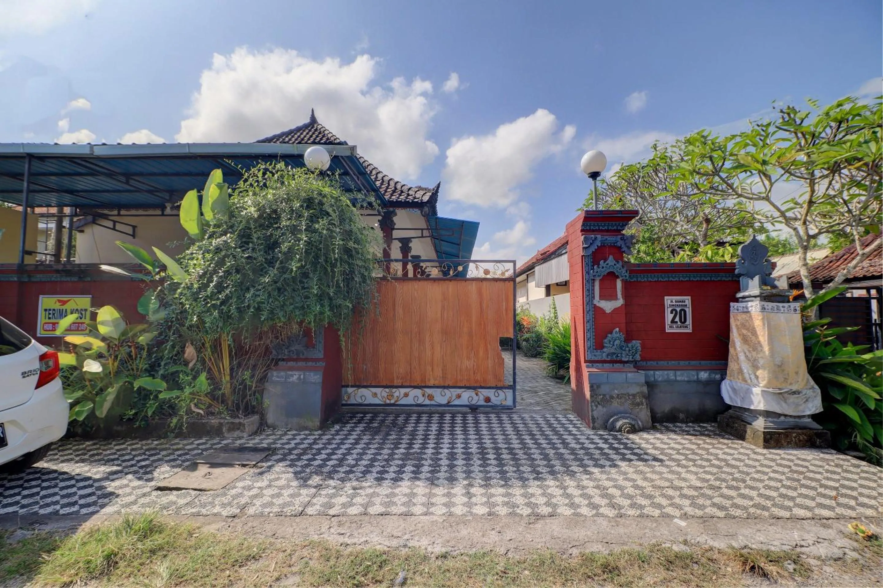 Facade/entrance in OYO Life 92838 Kost Ibu Surya