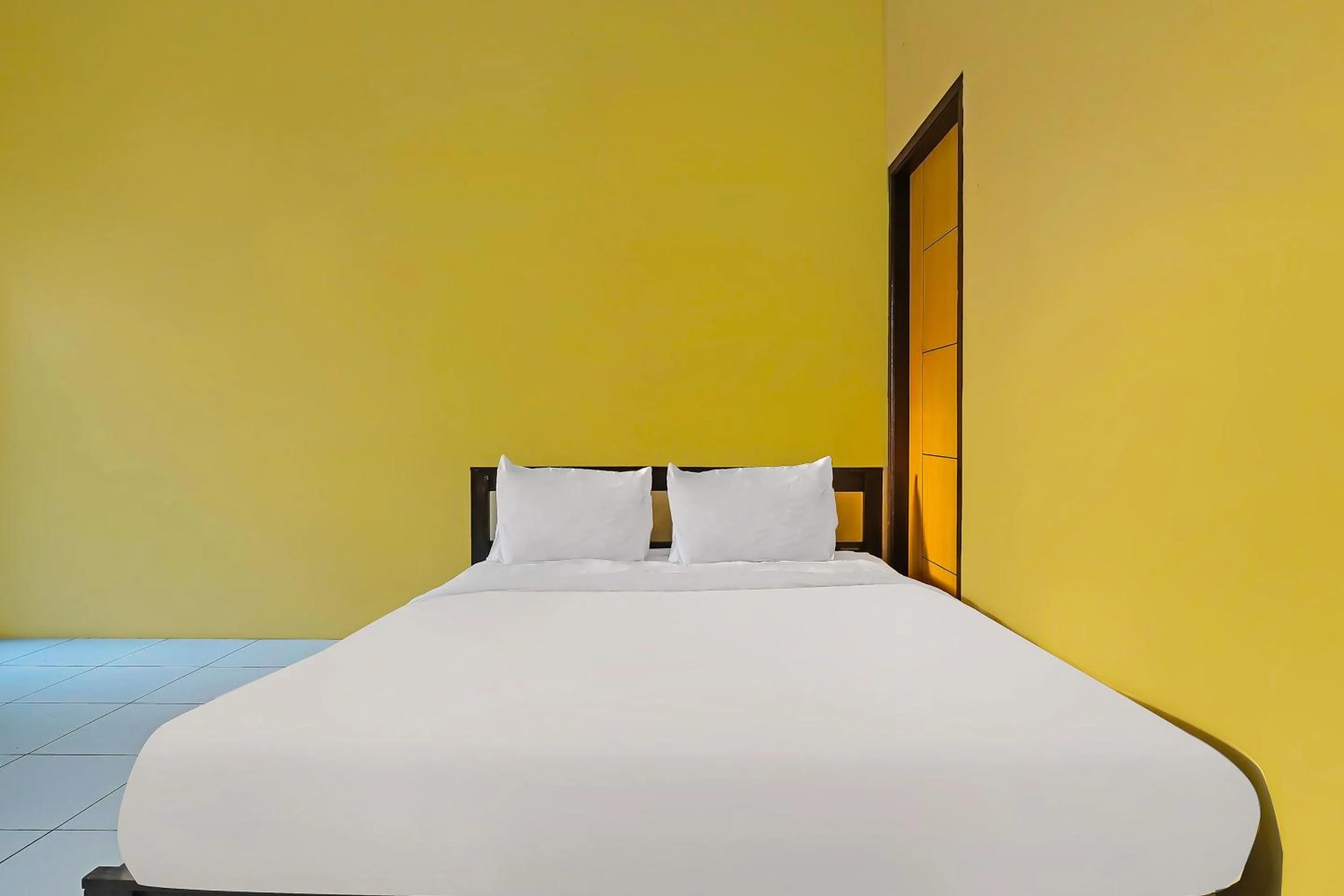 Bedroom, Bed in OYO Life 92641 Guest House Palinggihan Ii