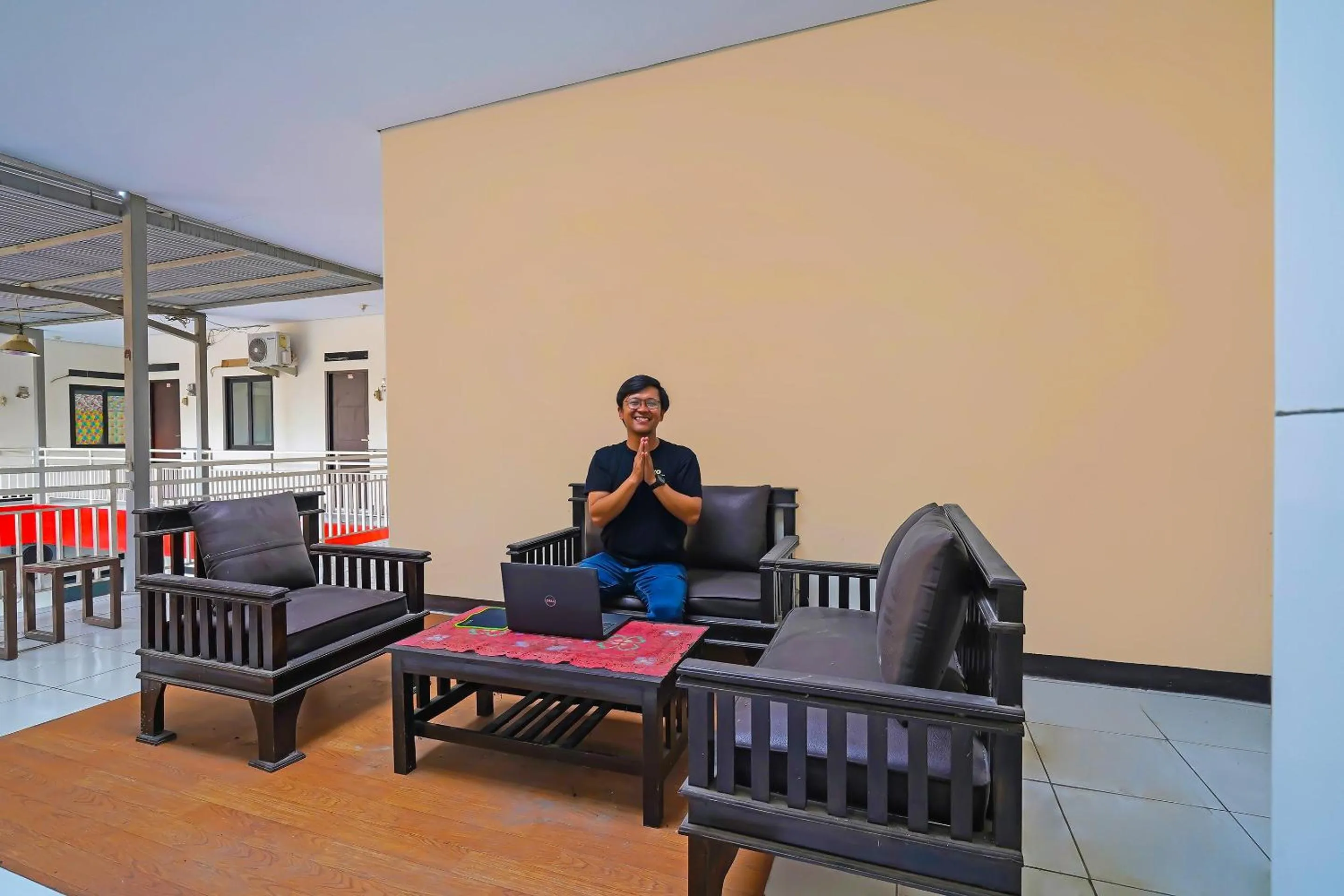 Lobby or reception in OYO Life 92641 Guest House Palinggihan Ii