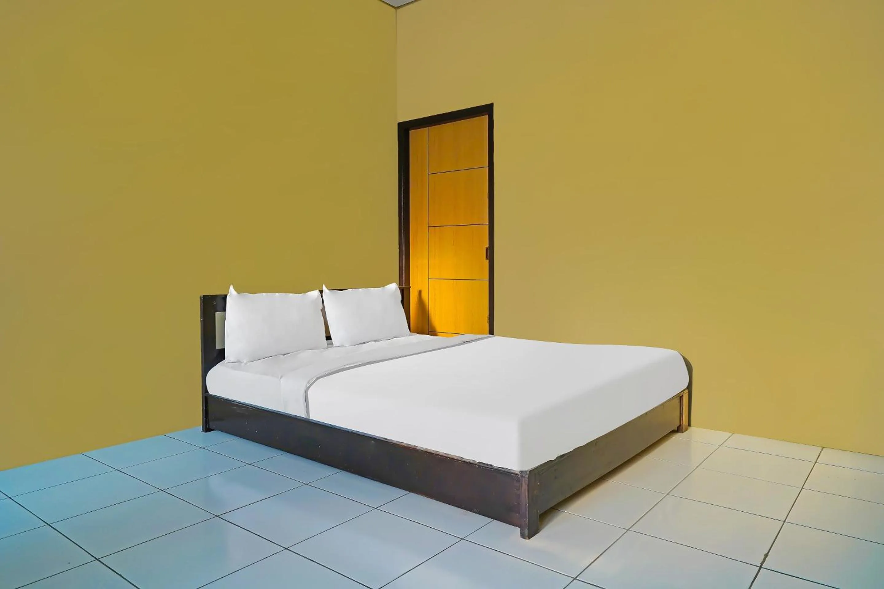 Bedroom, Bed in OYO Life 92641 Guest House Palinggihan Ii