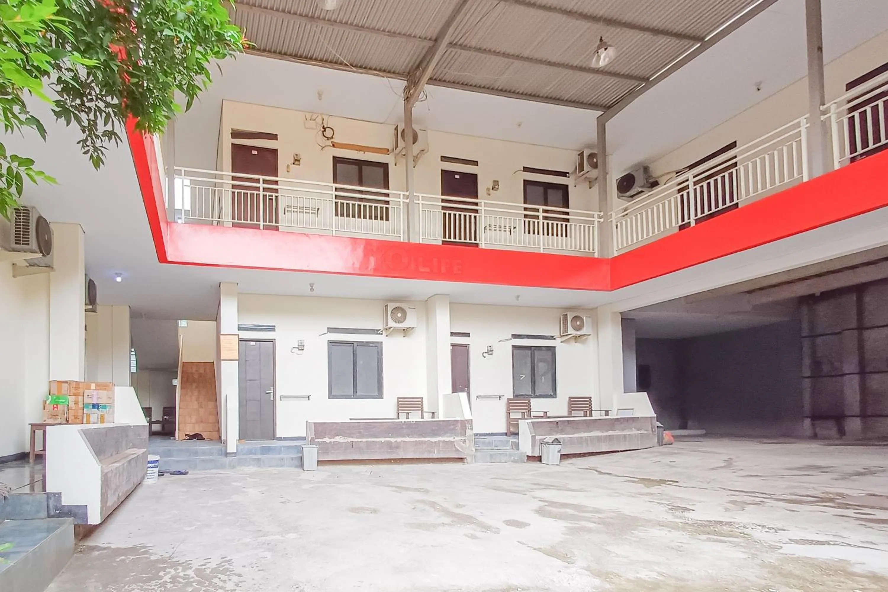 Facade/entrance in RedDoorz Syariah near Universitas Muhammadiyah Cirebon