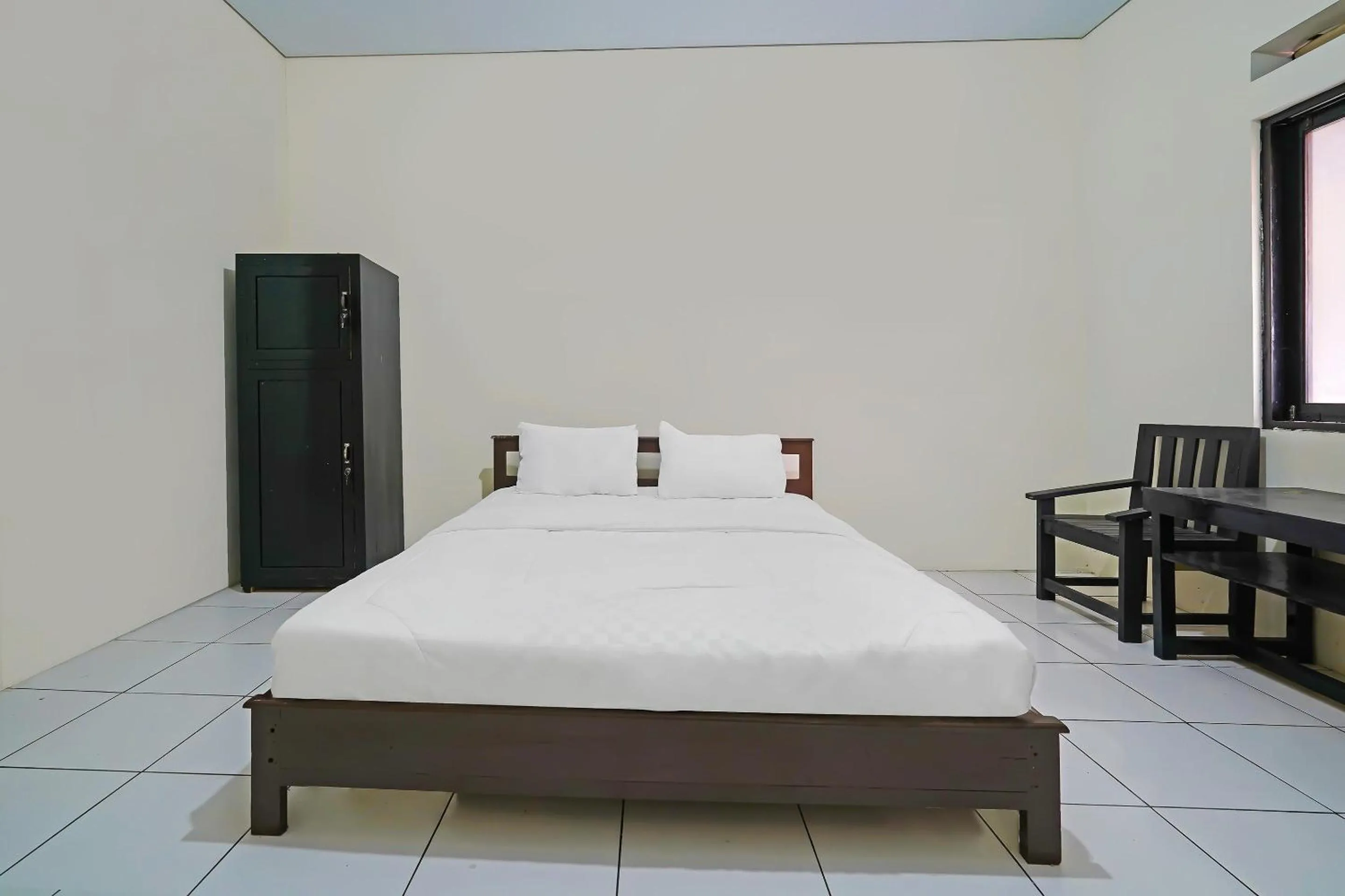 Bedroom, Bed in OYO Life 92641 Guest House Palinggihan Ii