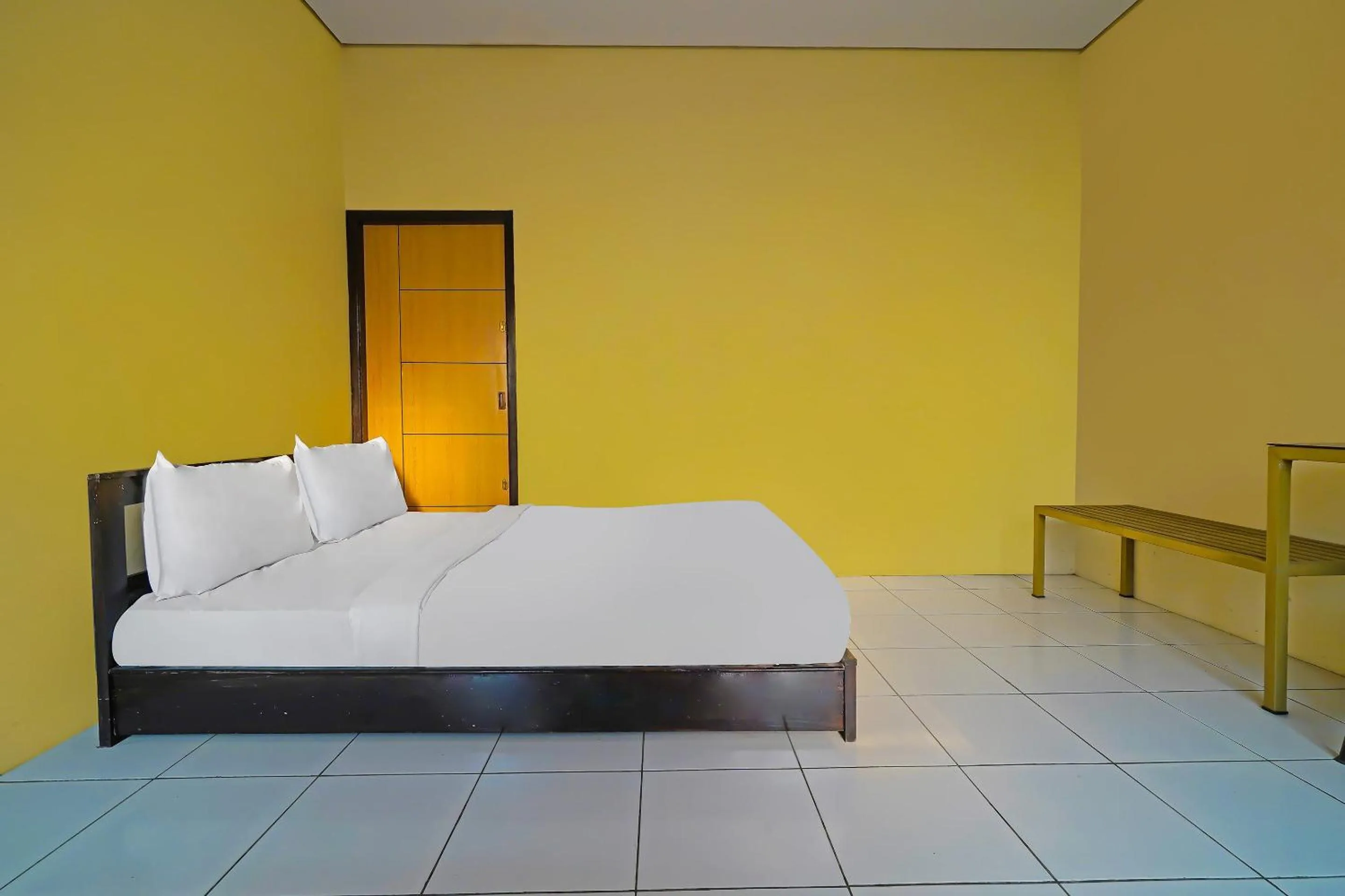 Bedroom, Bed in OYO Life 92641 Guest House Palinggihan Ii