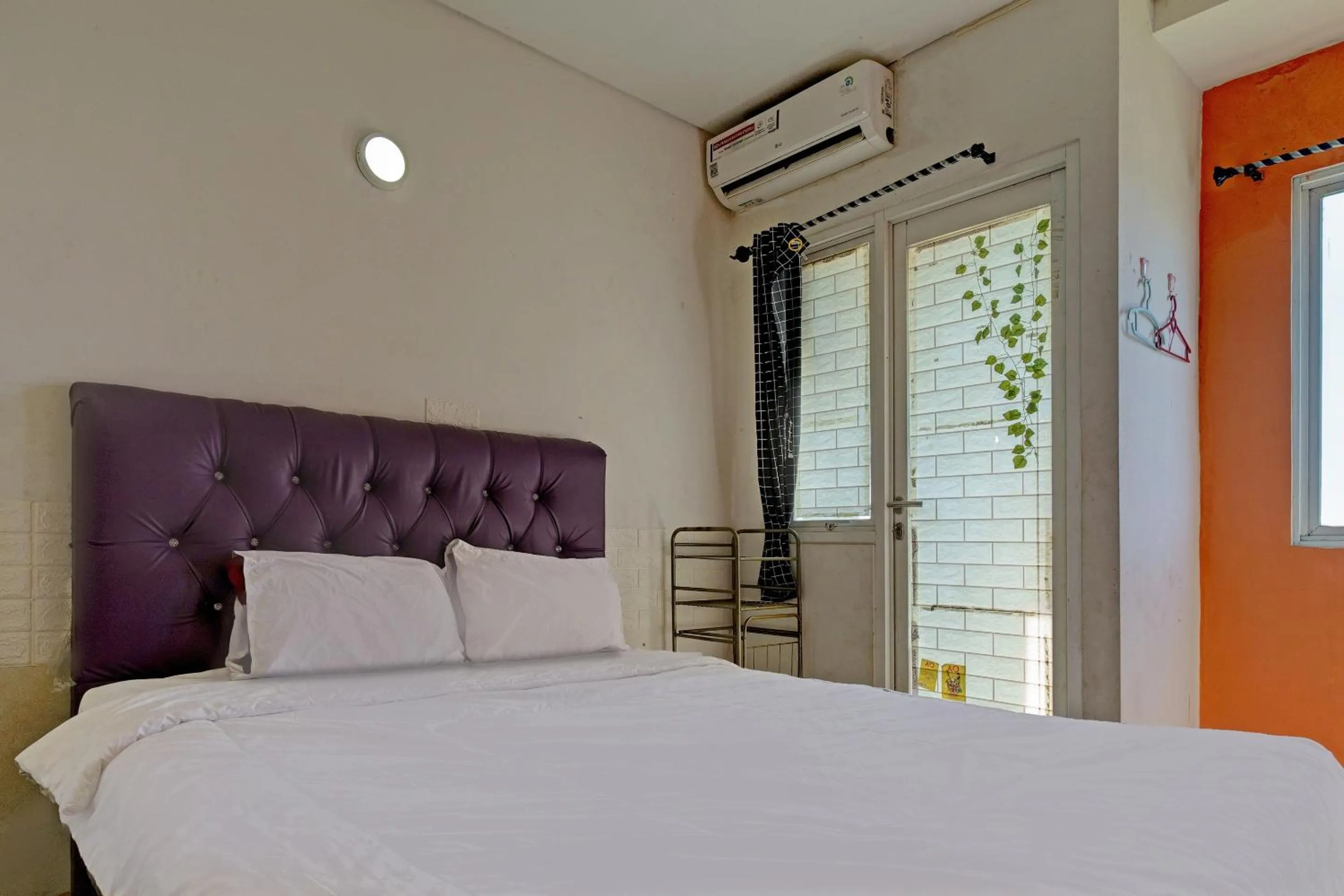 Bedroom, Bed in OYO Life 92898 Apartement Buah Batu Park By Yuliam