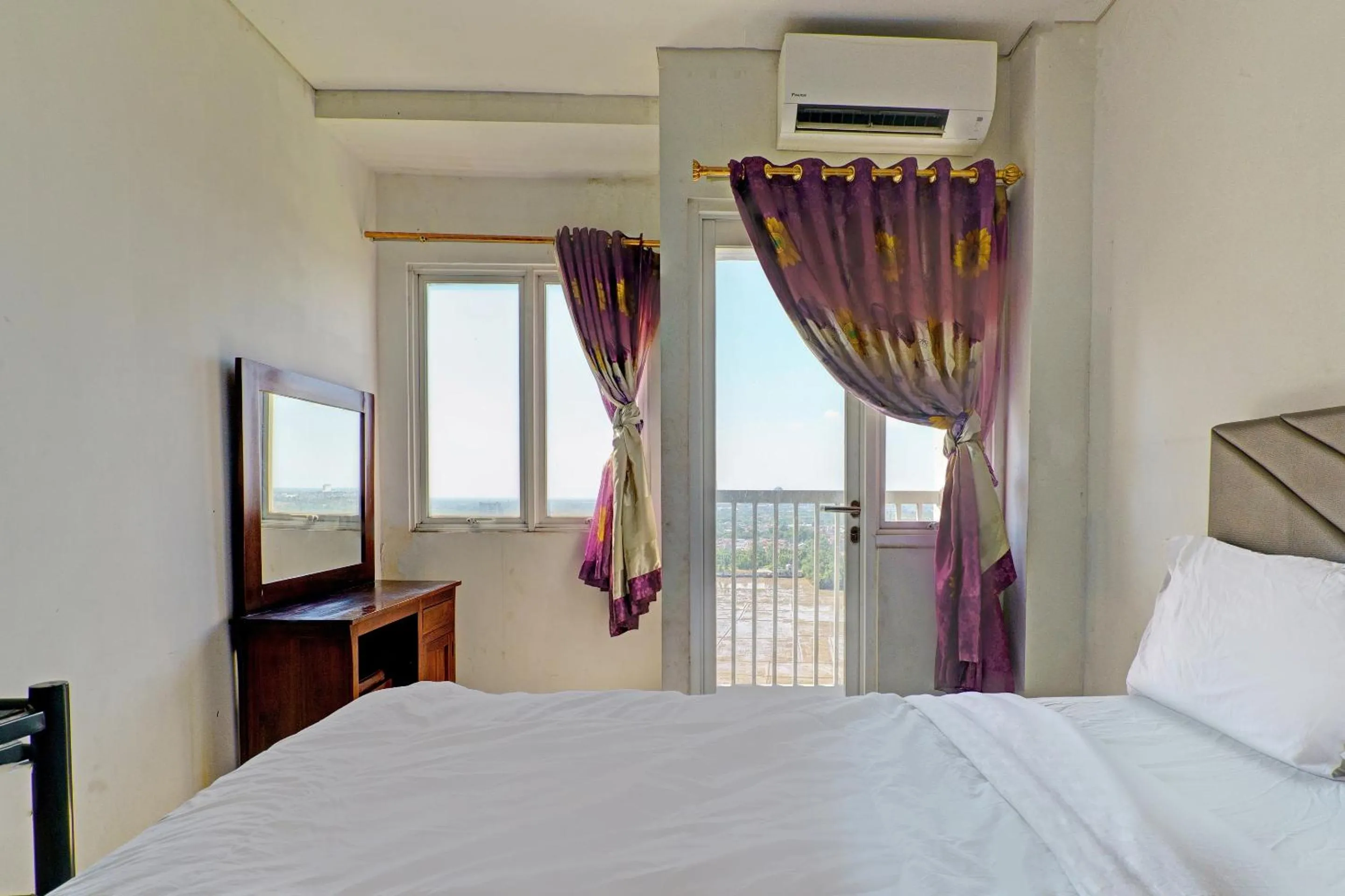 Bedroom, Bed in OYO Life 92898 Apartement Buah Batu Park By Yuliam