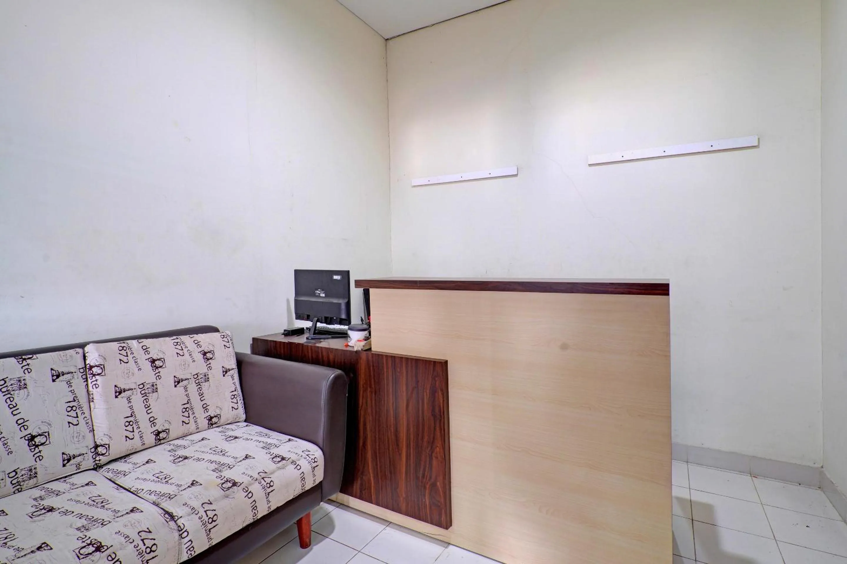 Lobby or reception in OYO Life 92898 Apartement Buah Batu Park By Yuliam