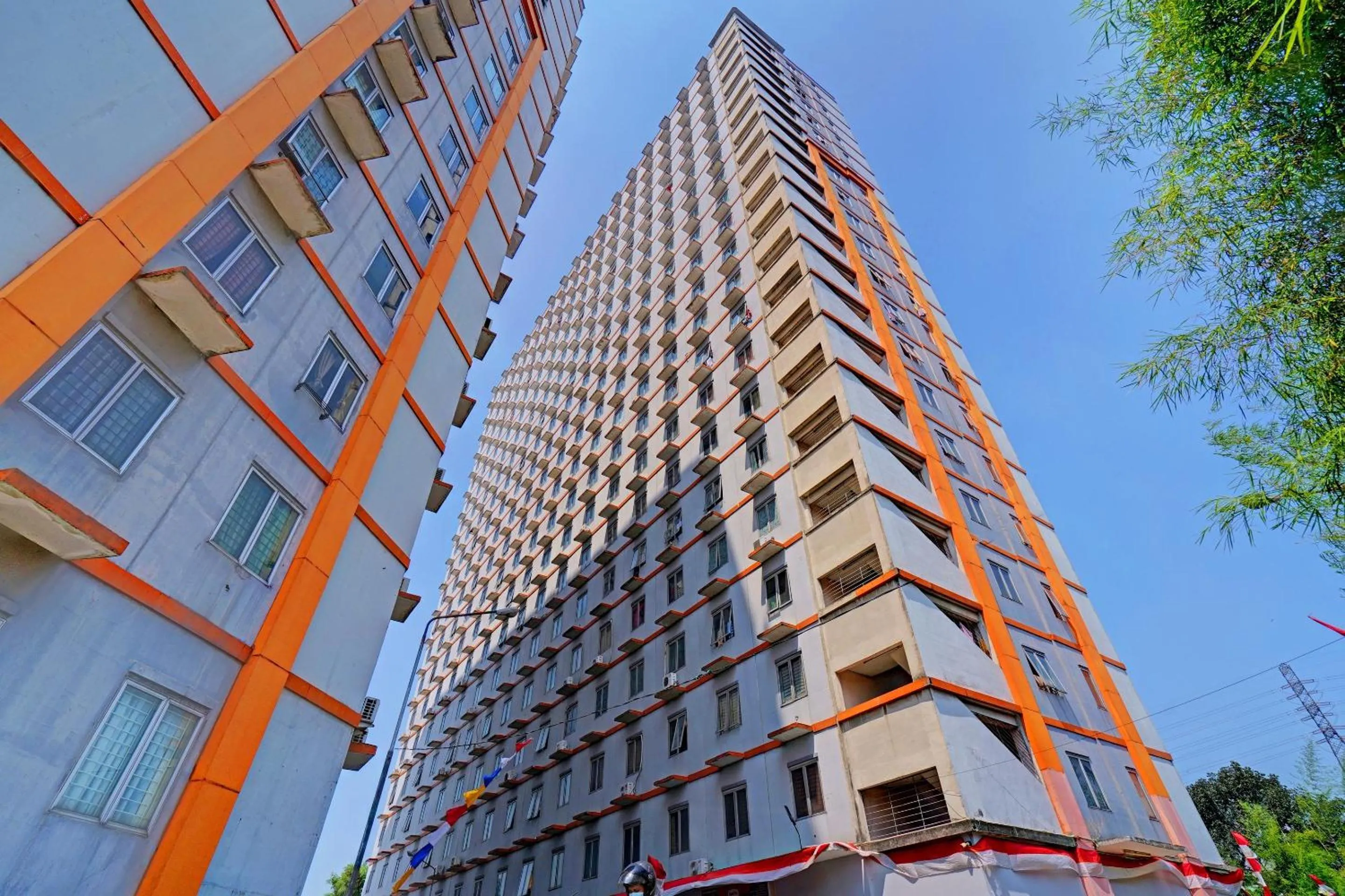 Facade/entrance in OYO Life 92898 Apartement Buah Batu Park By Yuliam