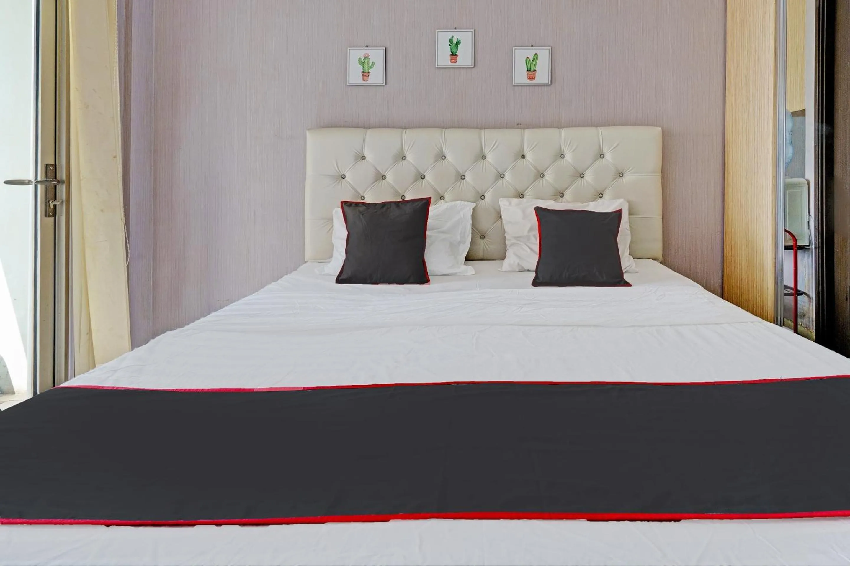 Bedroom, Bed in OYO Life 92548 M-square Apartment By Lins Pro