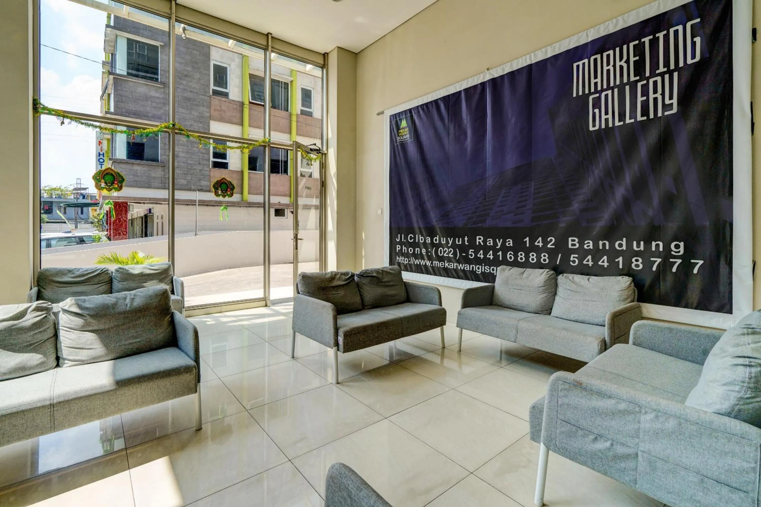 Lobby or reception in OYO Life 92548 M-square Apartment By Lins Pro