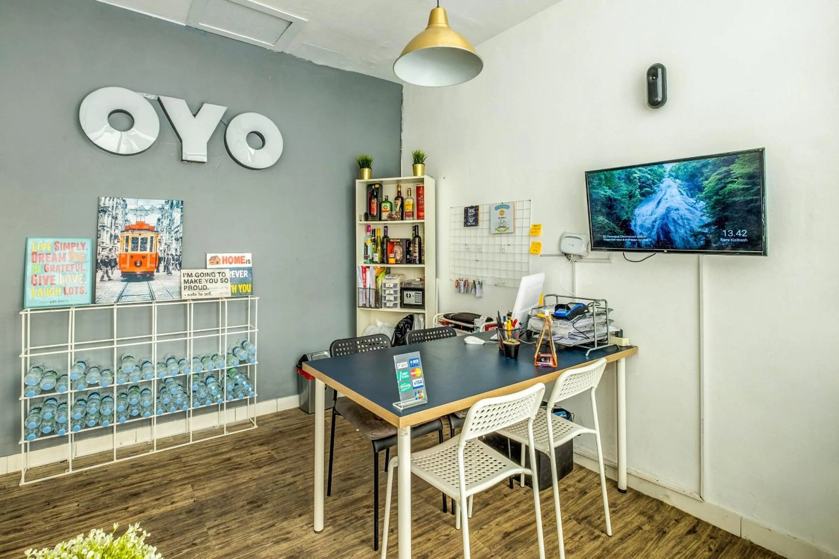 Lobby or reception in OYO Life 92548 M-square Apartment By Lins Pro