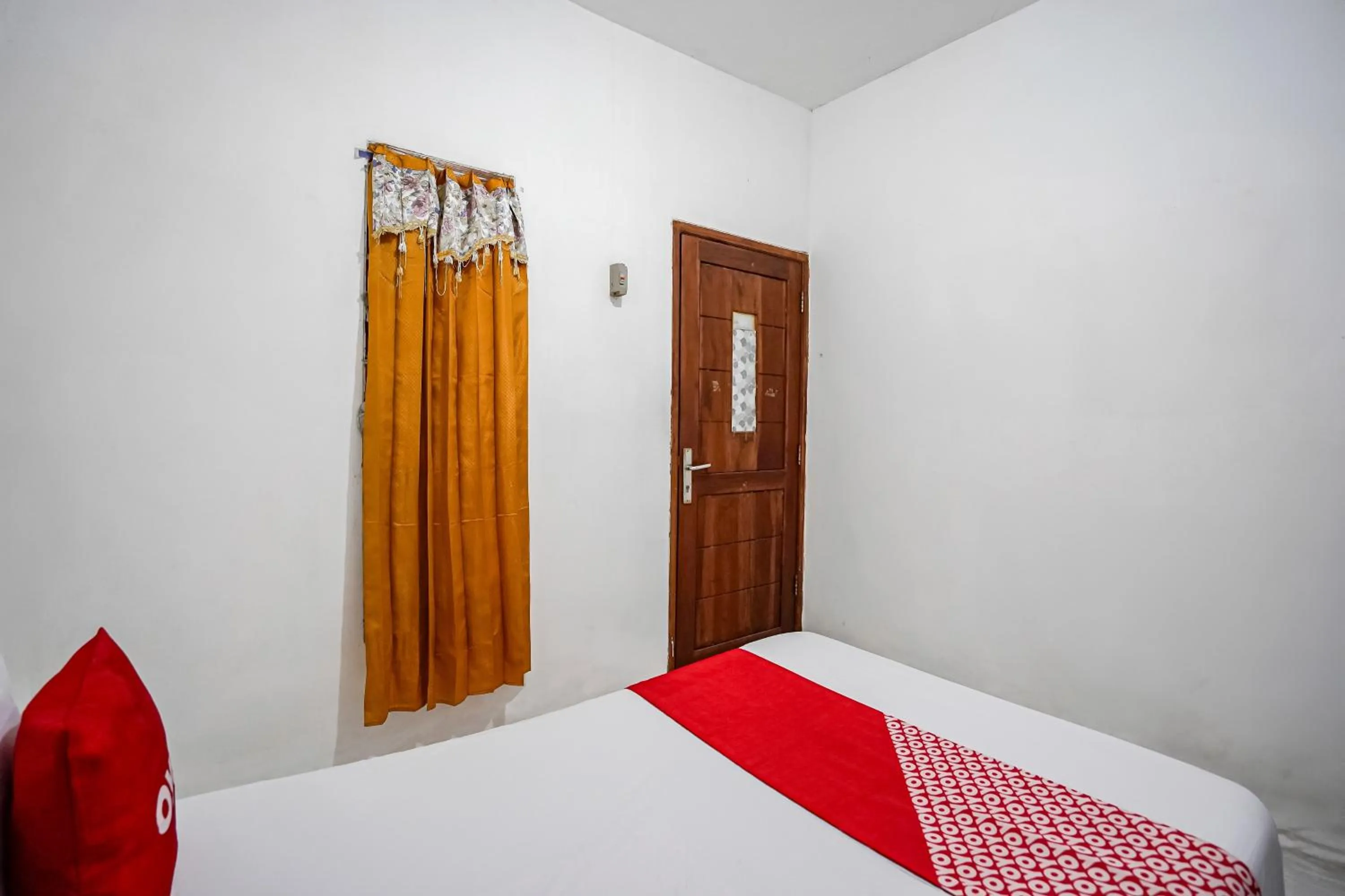 Bedroom, Bed in OYO Life 93009 Griya Nautika Sedati