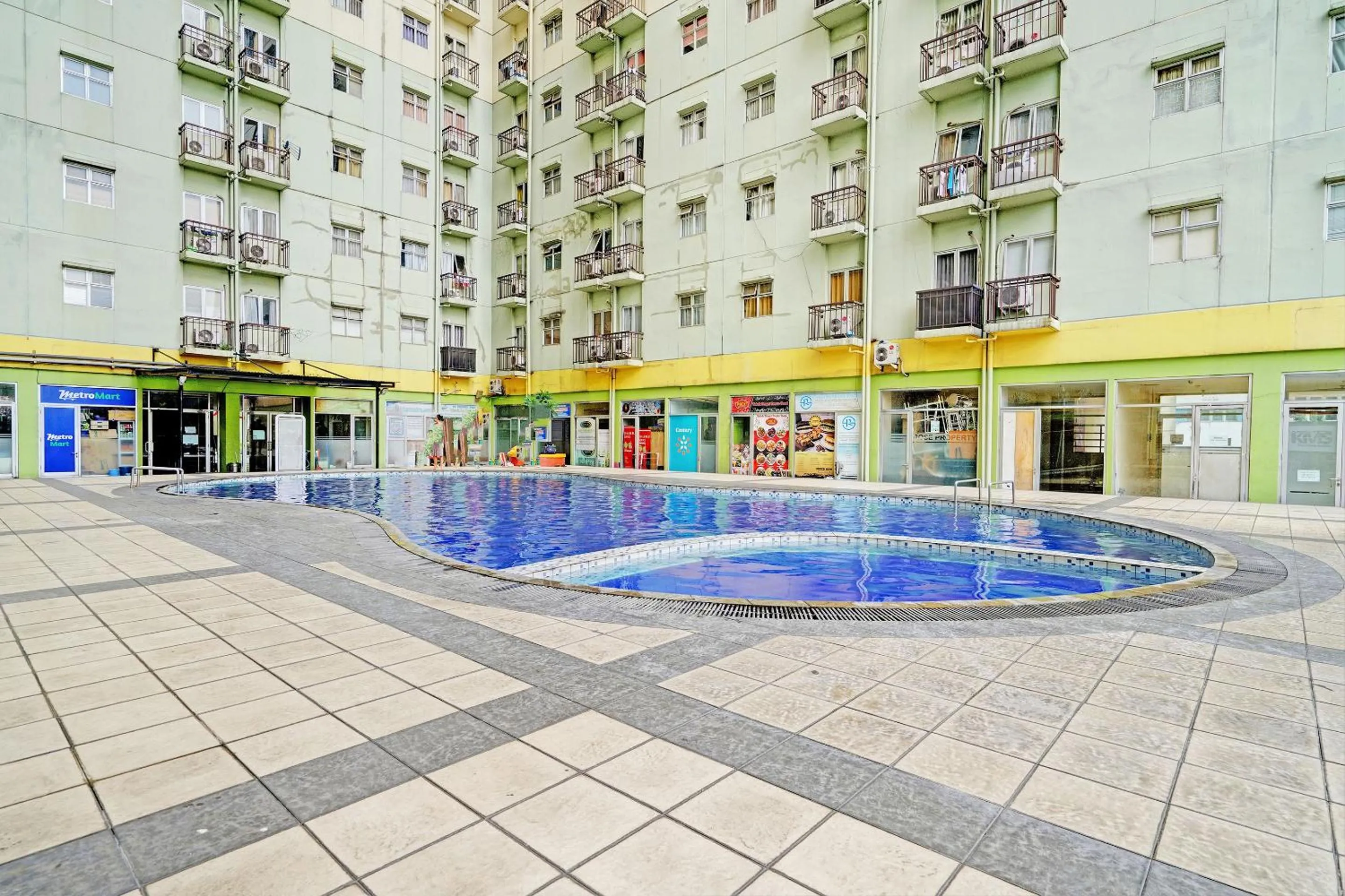OYO Life 92984 The Suites Metro Apartement By Echie Property