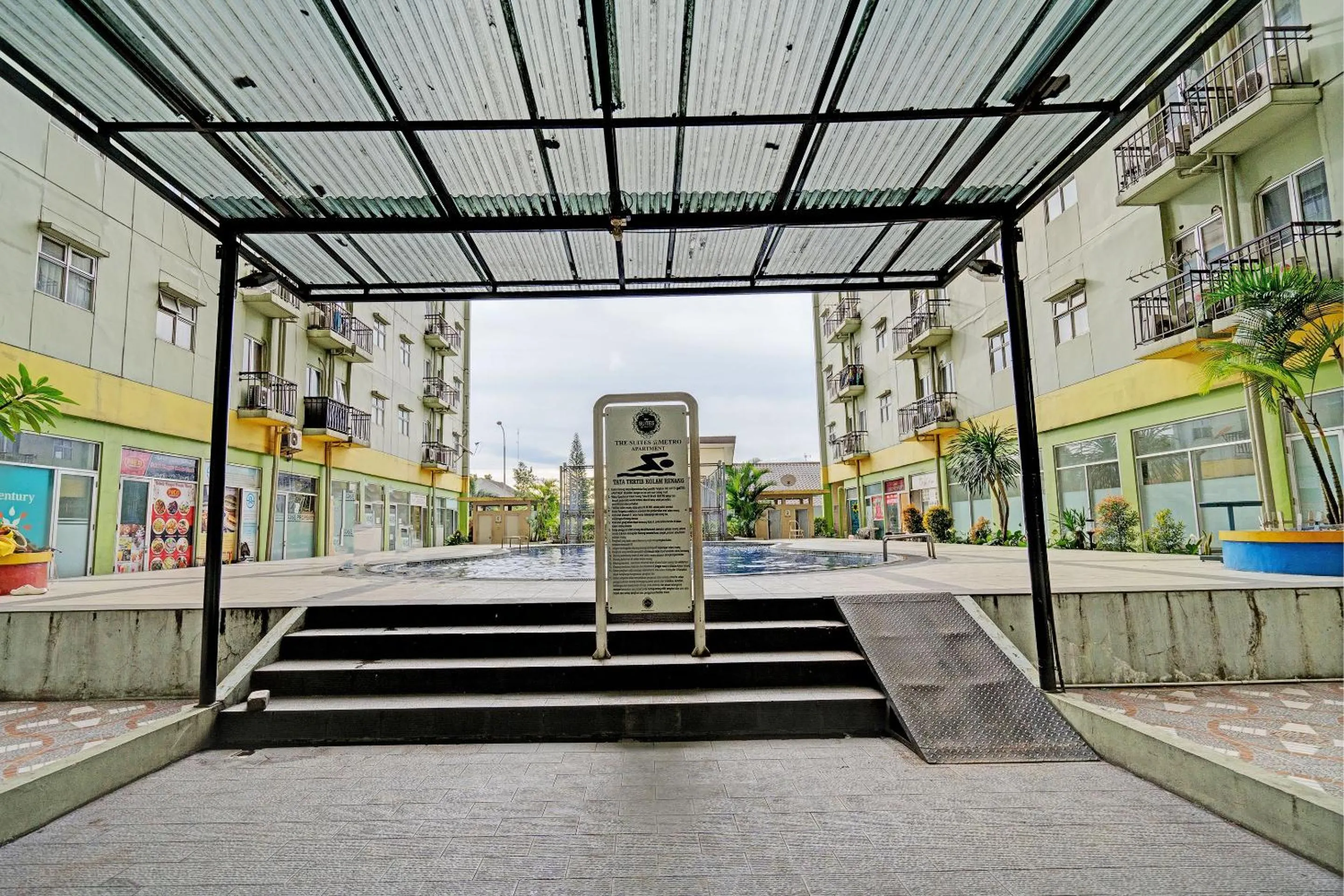 OYO Life 92984 The Suites Metro Apartement By Echie Property