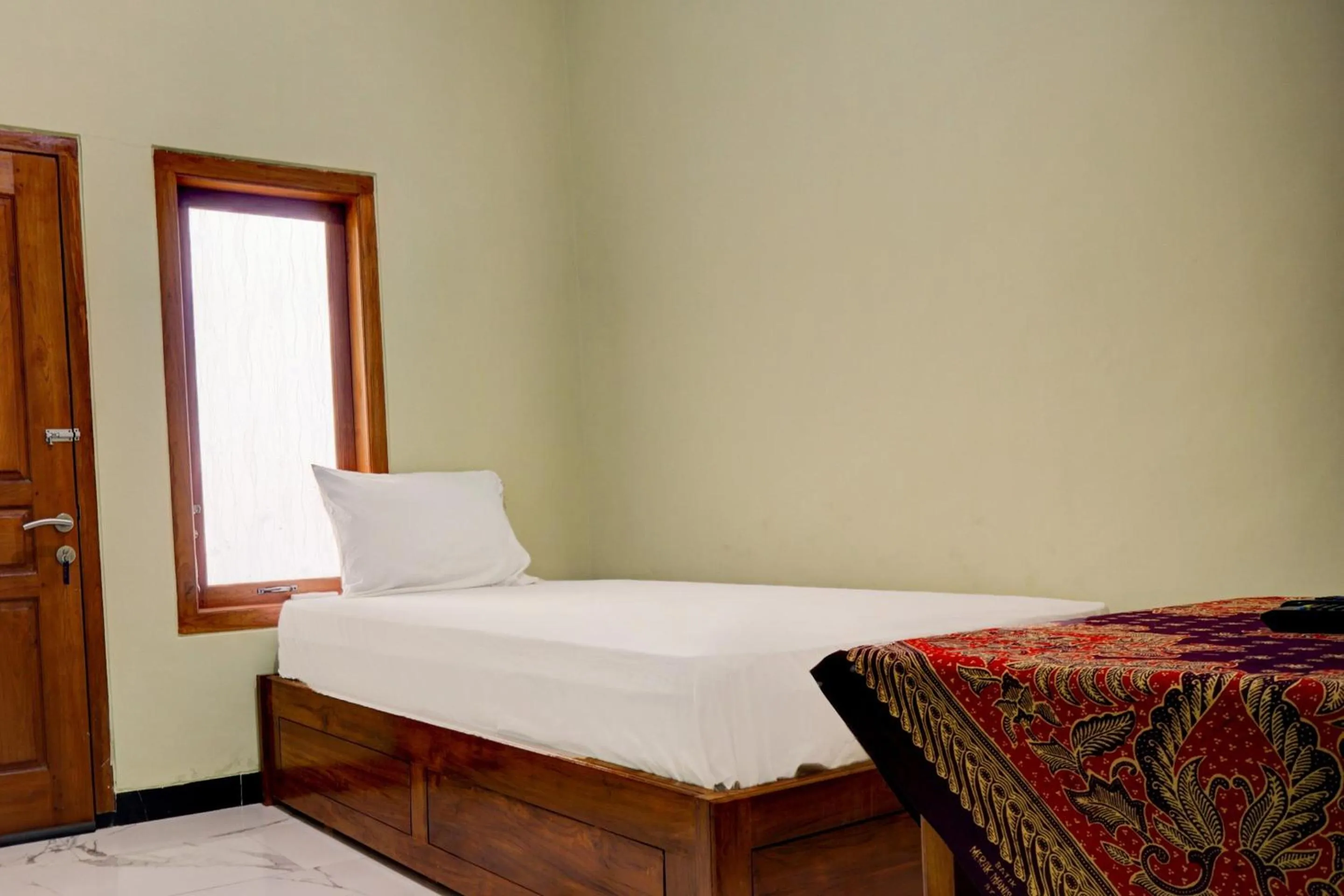 Bedroom, Bed in OYO Life 92922 Kost Bu Mala 1 Syariah