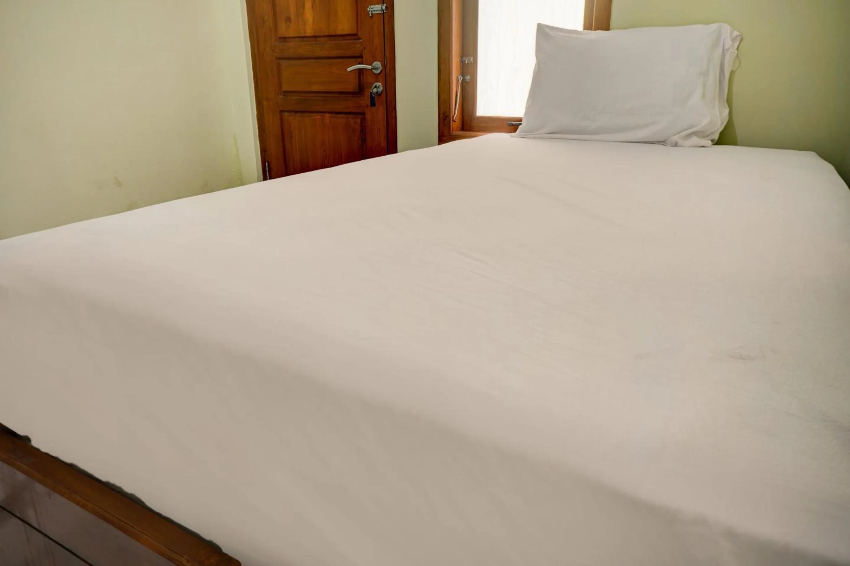 Bedroom, Bed in OYO Life 92922 Kost Bu Mala 1 Syariah