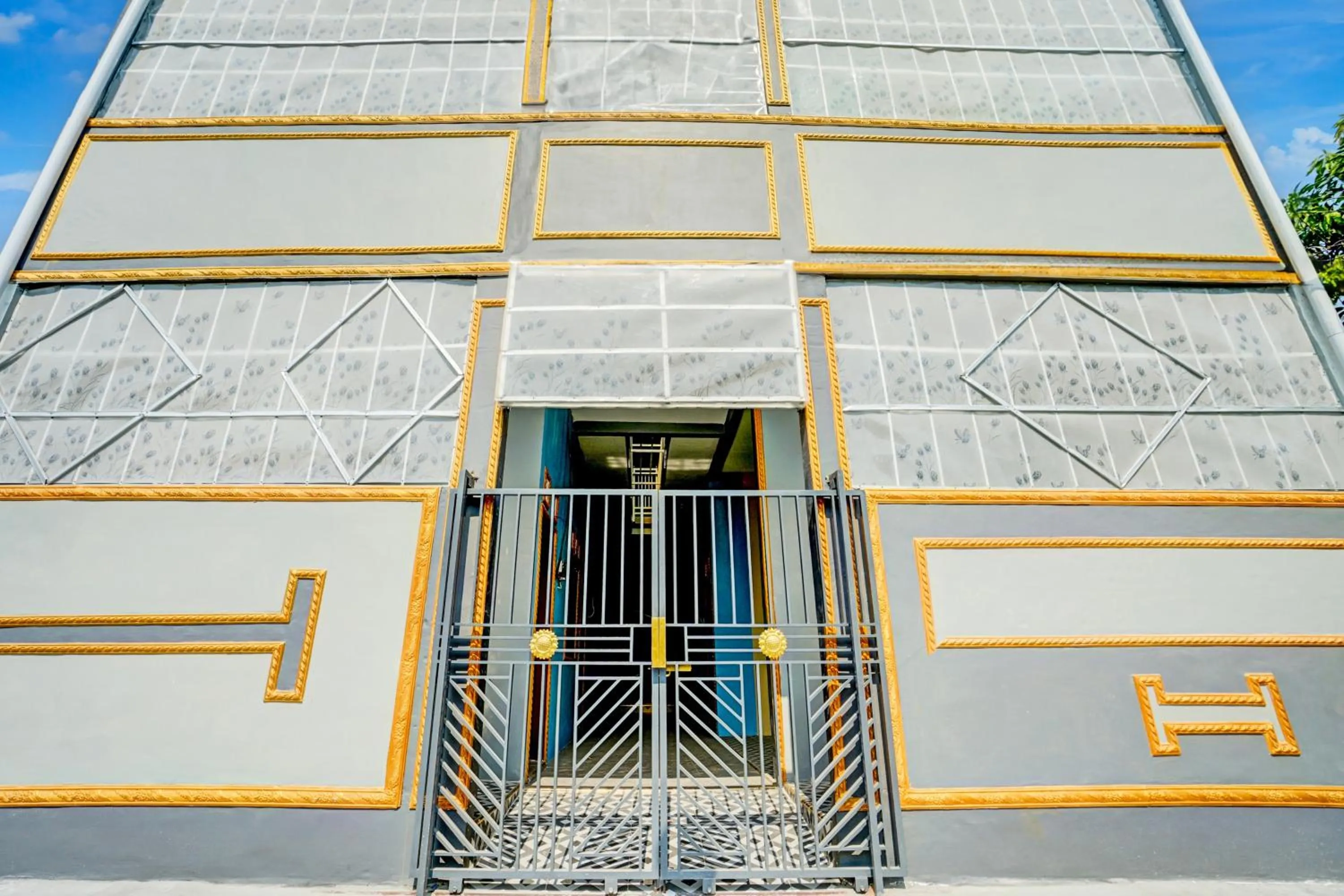 Facade/entrance in SPOT ON 93014 Griya Nautika Sukodono