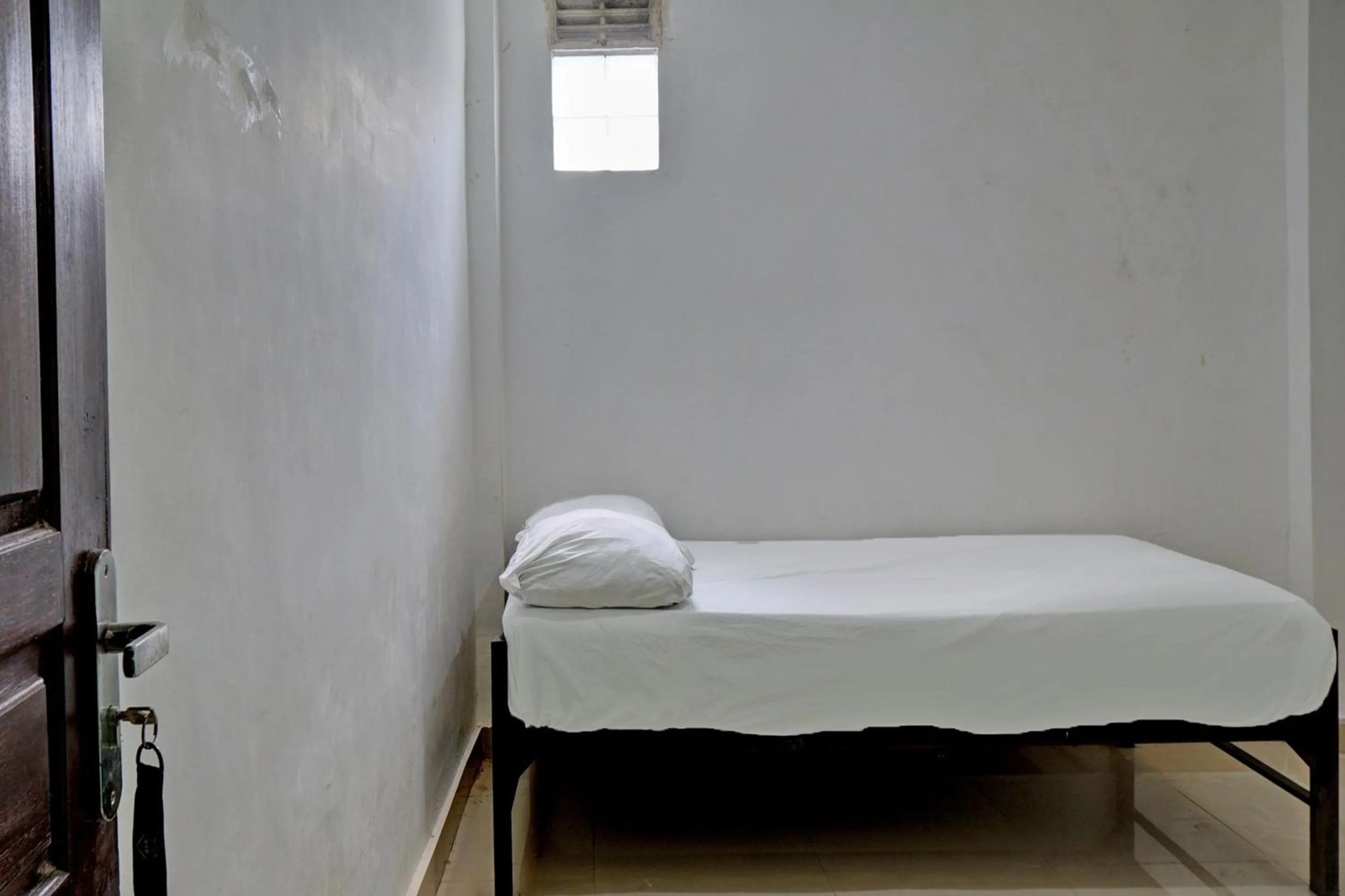 Bedroom, Bed in OYO Life 92919 Kost Wijaya Kusuma Lake Syariah