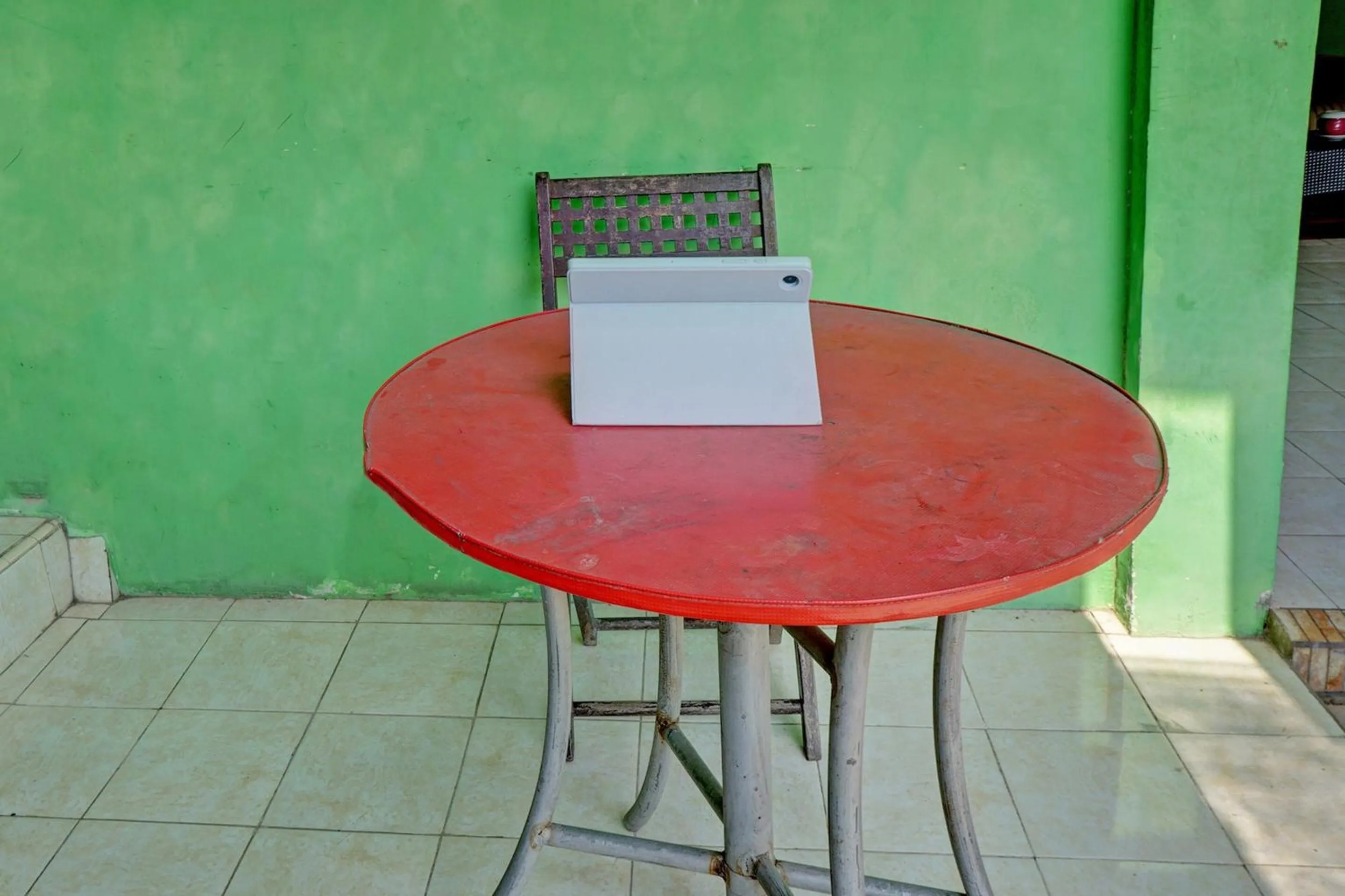 Lobby or reception in OYO Life 92919 Kost Wijaya Kusuma Lake Syariah