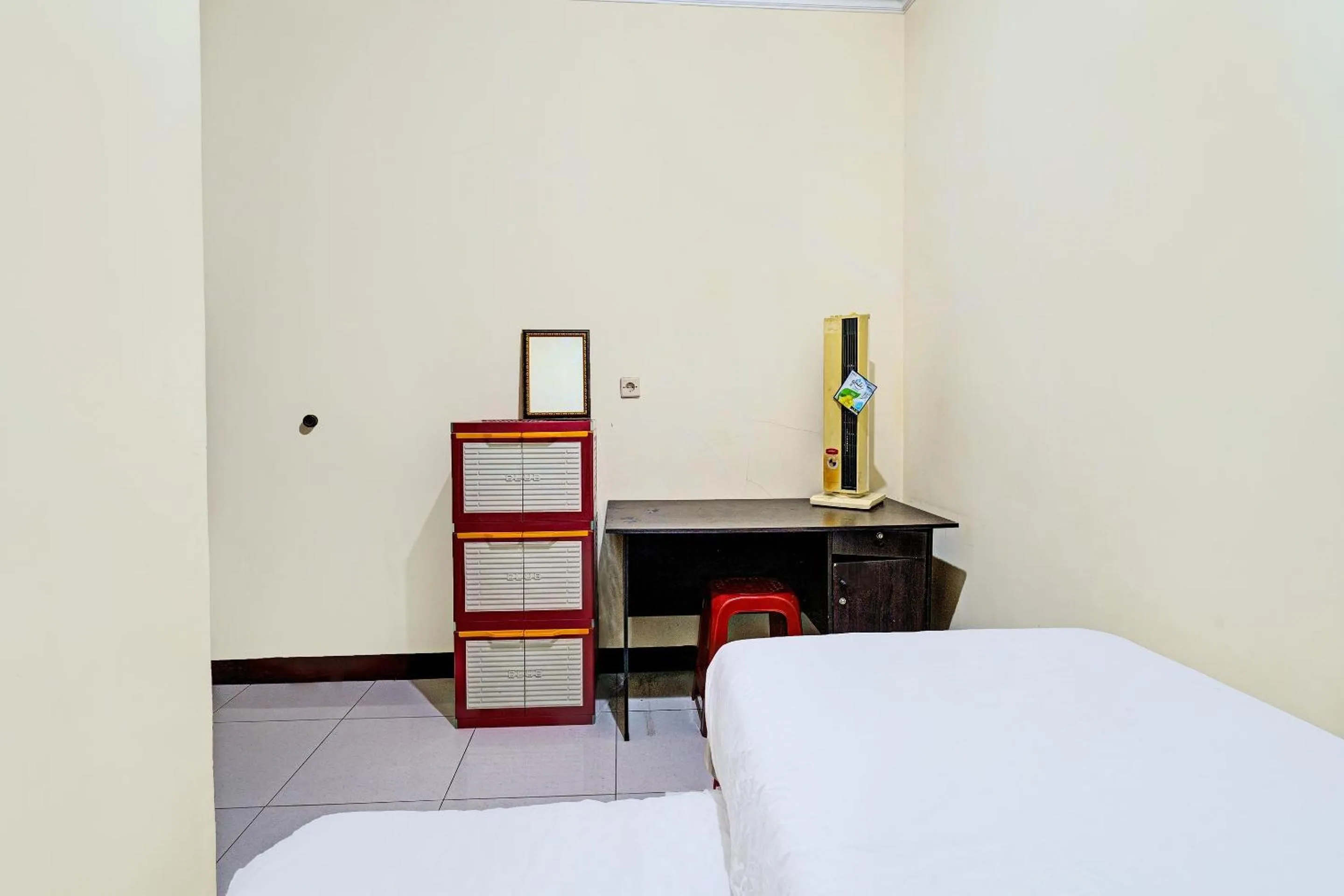 Bedroom, Bed in OYO Life 92546 Kost Merah Bojongsoang Syariah