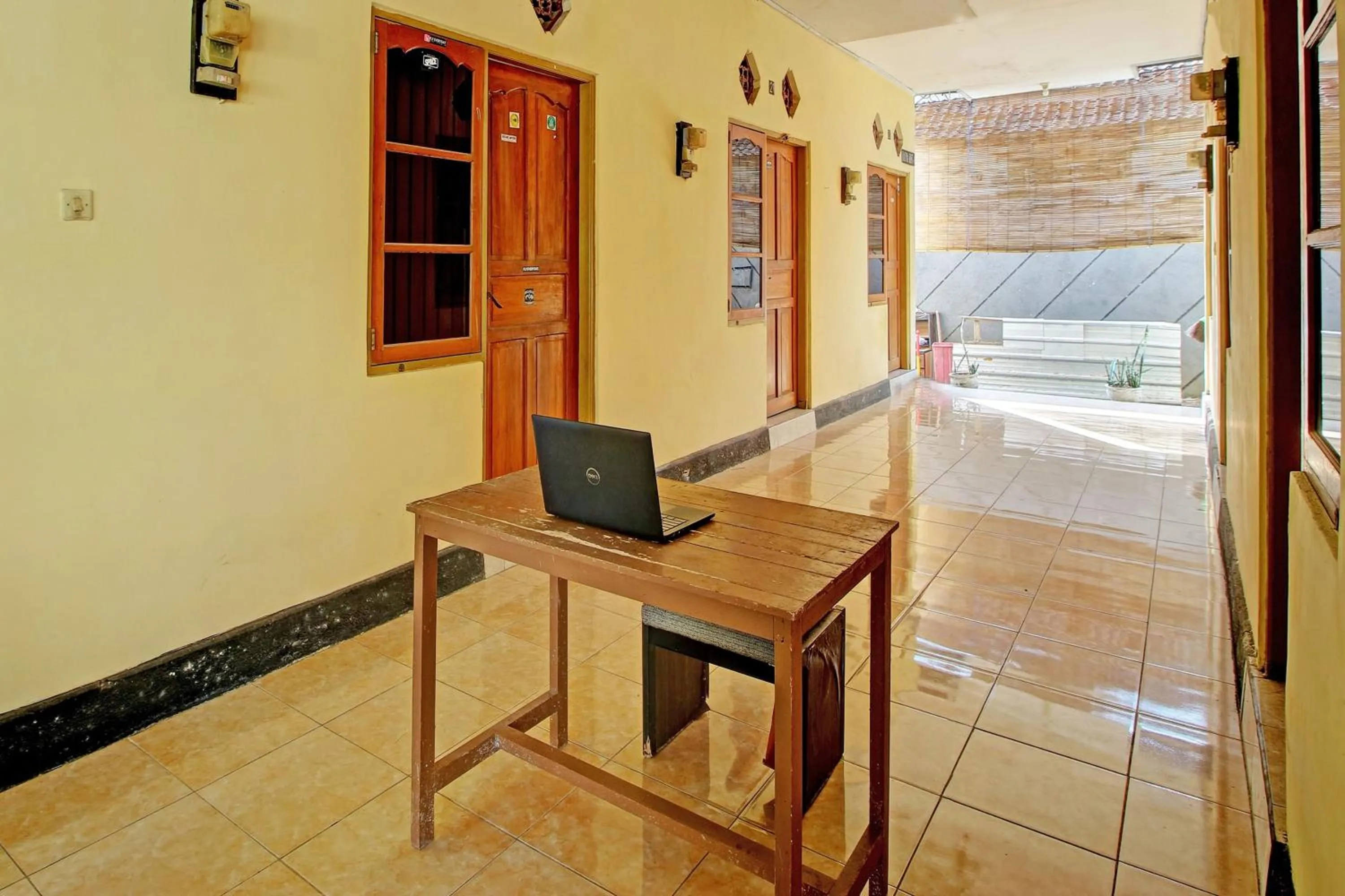 Lobby or reception in OYO Life 92954 Shanti Kost