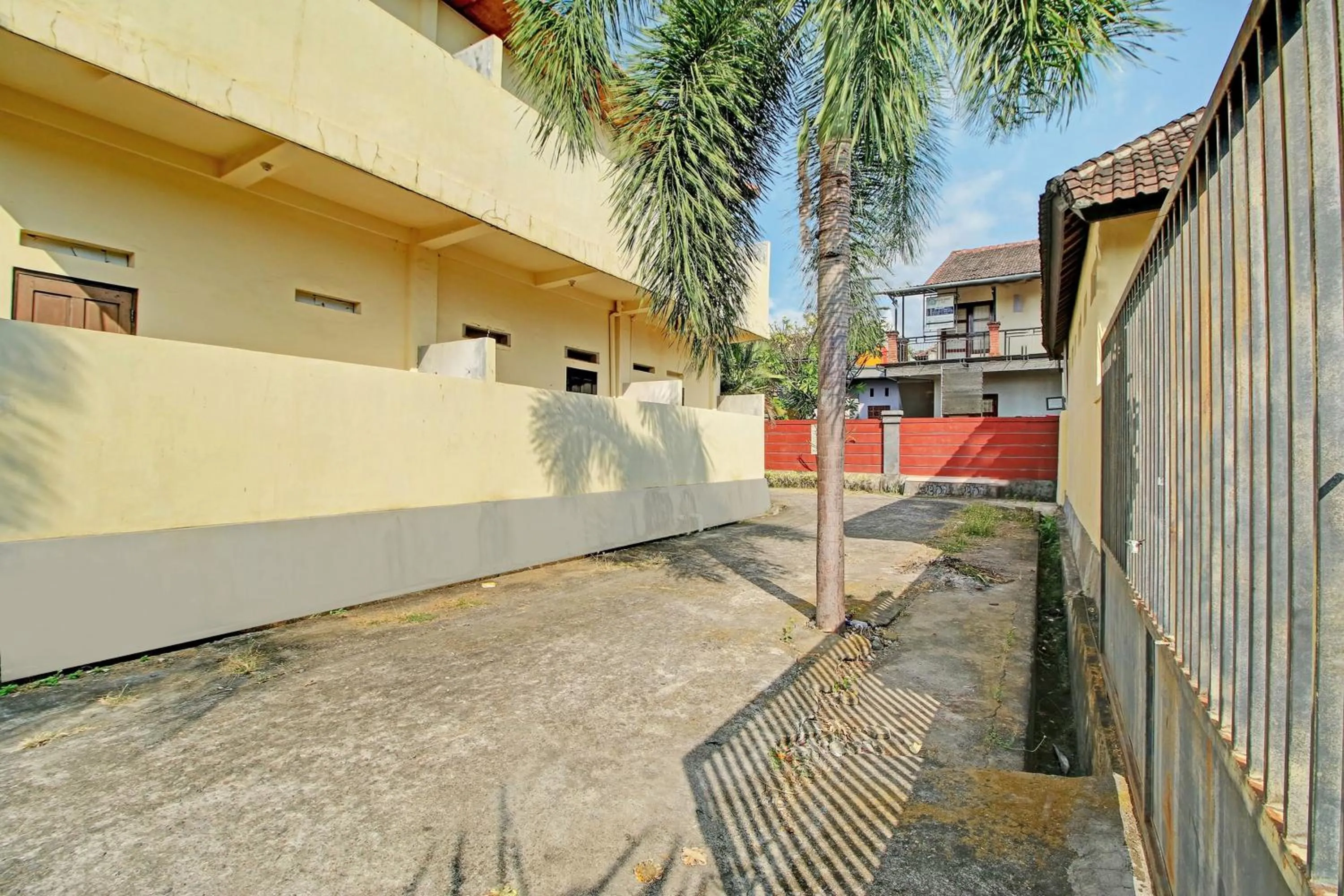 Facade/entrance in OYO Life 92954 Shanti Kost