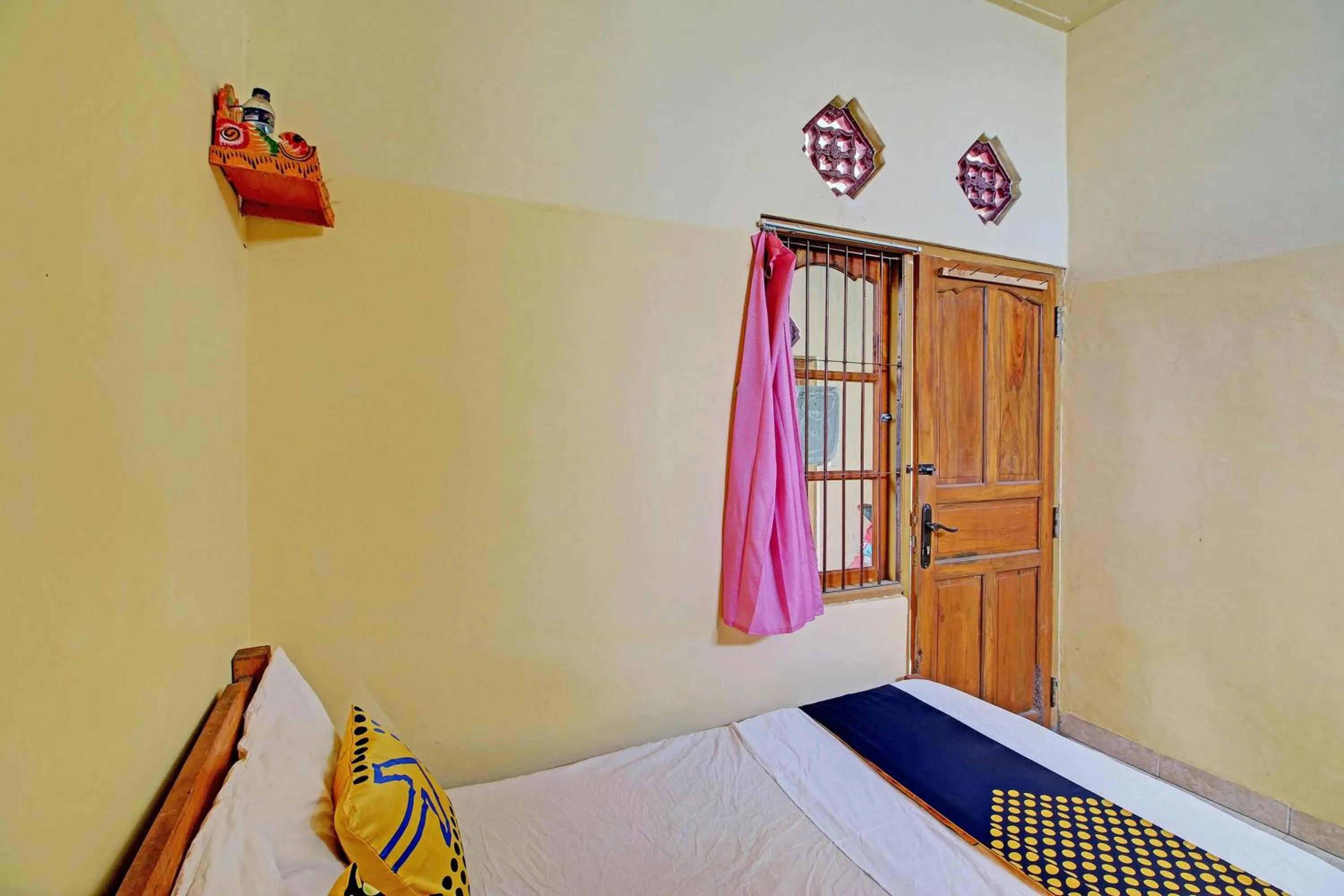 Bedroom, Bed in OYO Life 92954 Shanti Kost