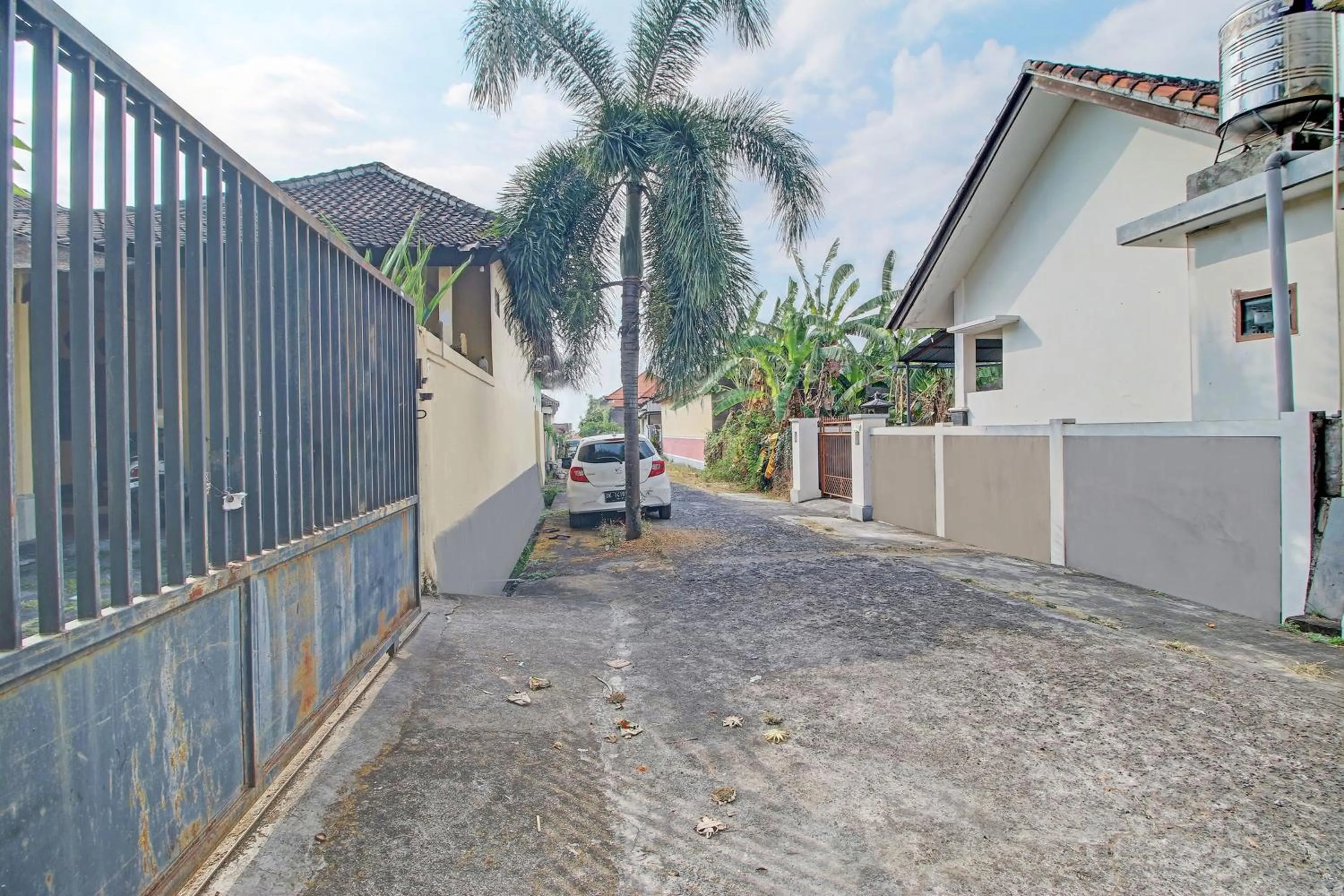 Facade/entrance in OYO Life 92954 Shanti Kost