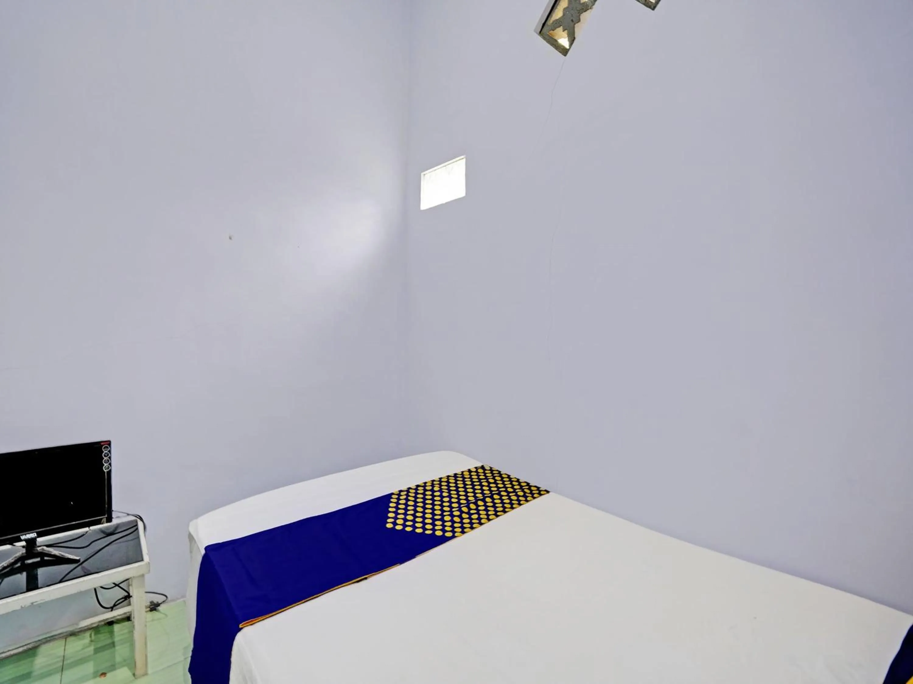 Bedroom, Bed in OYO Life 92937 Kost Putri Sarkara Syariah