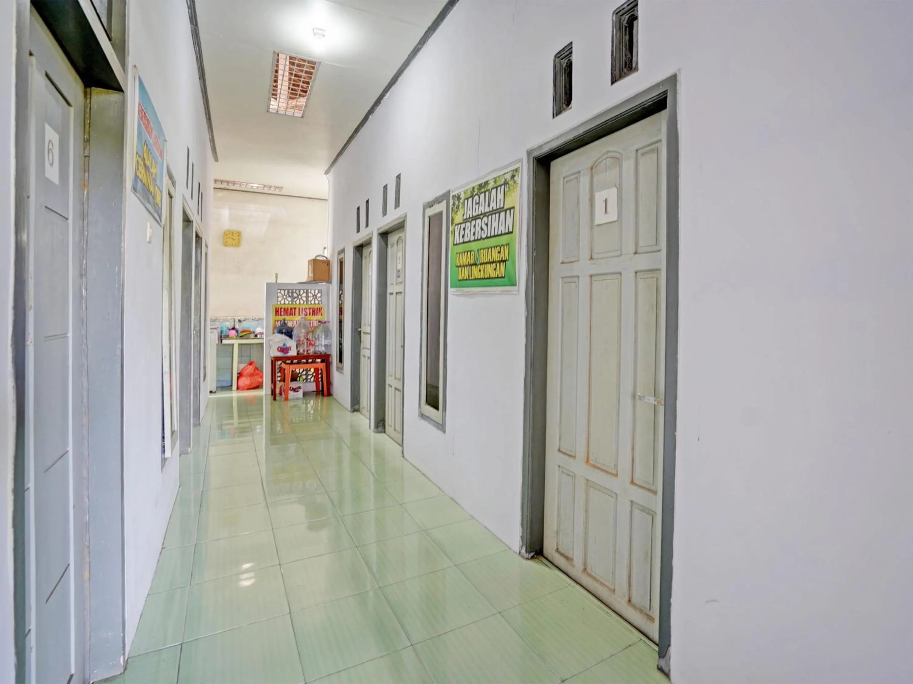 Lobby or reception in OYO Life 92937 Kost Putri Sarkara Syariah