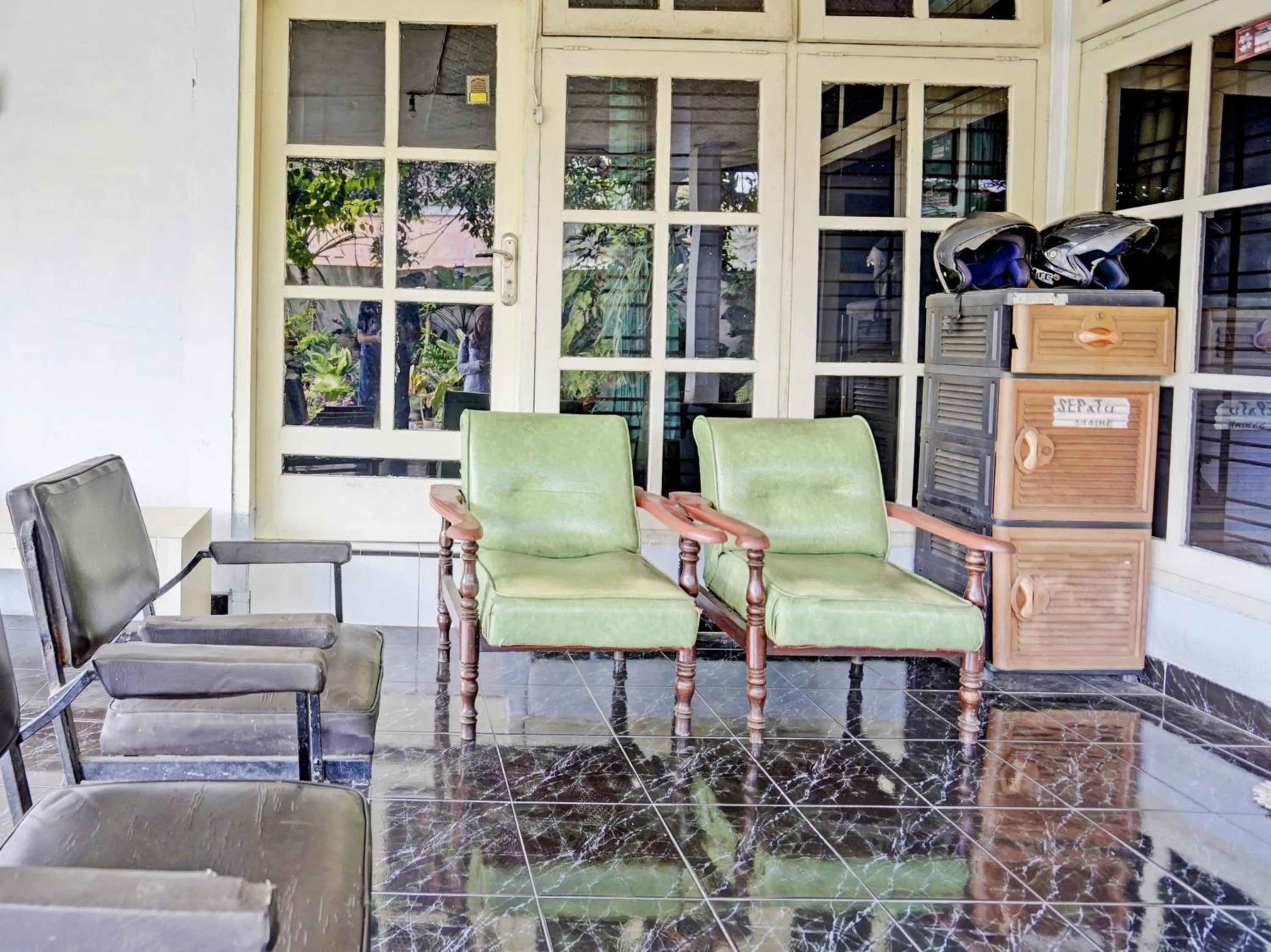 Lobby or reception in OYO Life 92937 Kost Putri Sarkara Syariah