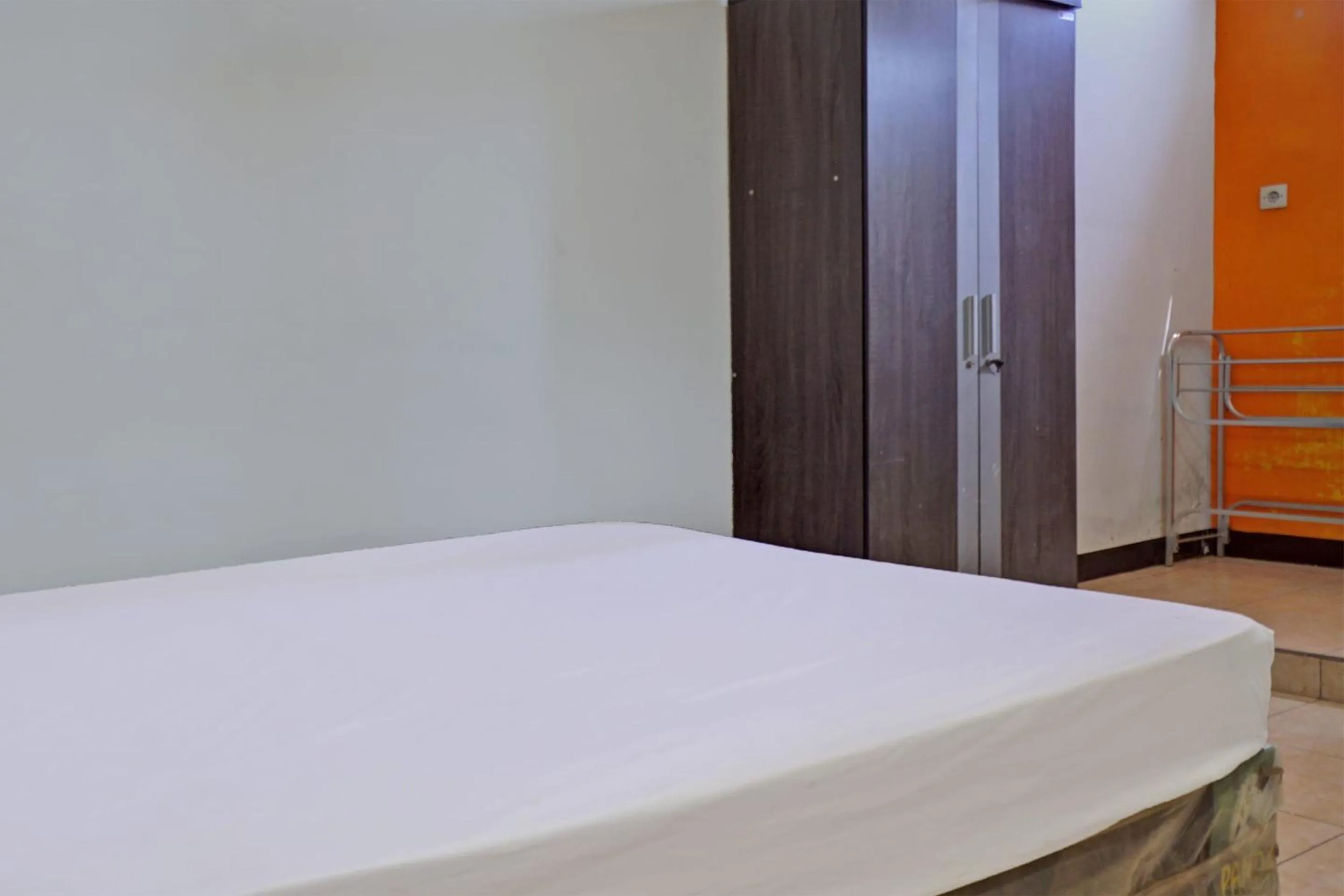 Bedroom, Bed in OYO Life 92915 Duta Amnan Syariah