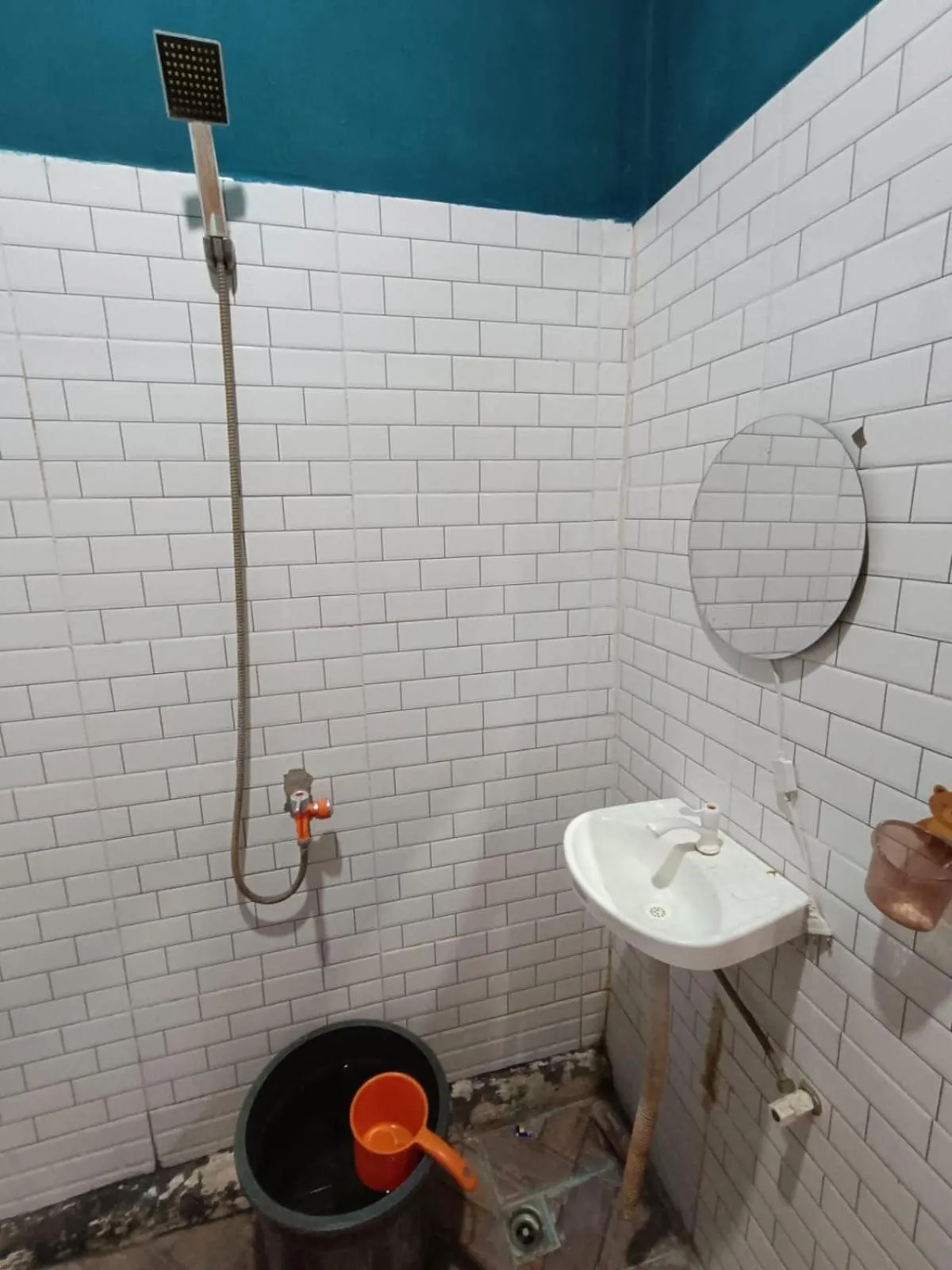 Bathroom in OYO Life 92977 Neba Kost Aesthetic