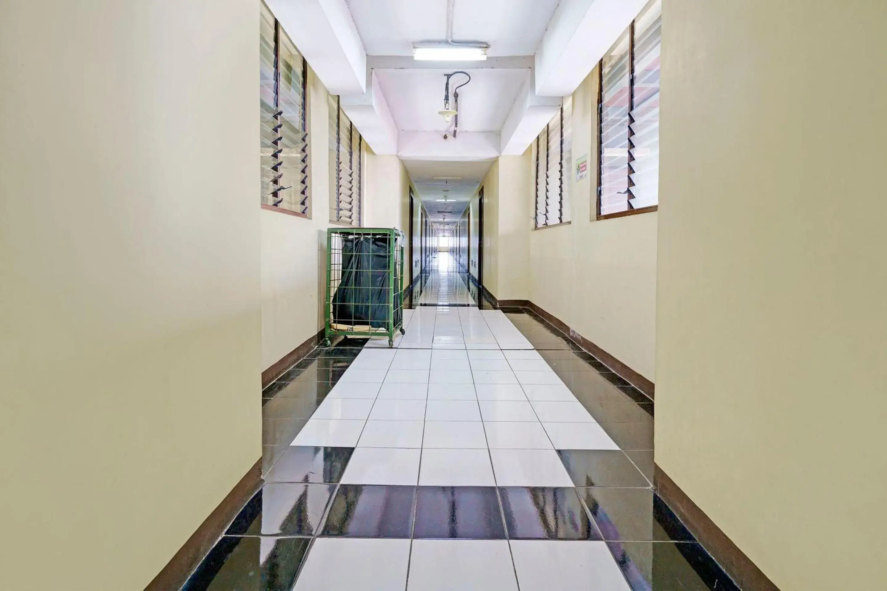 OYO Life 92978 Apartement Gateway Cicadas By Az Pro OYO Life 92978 Apartement Gateway Cicadas By Az Pro