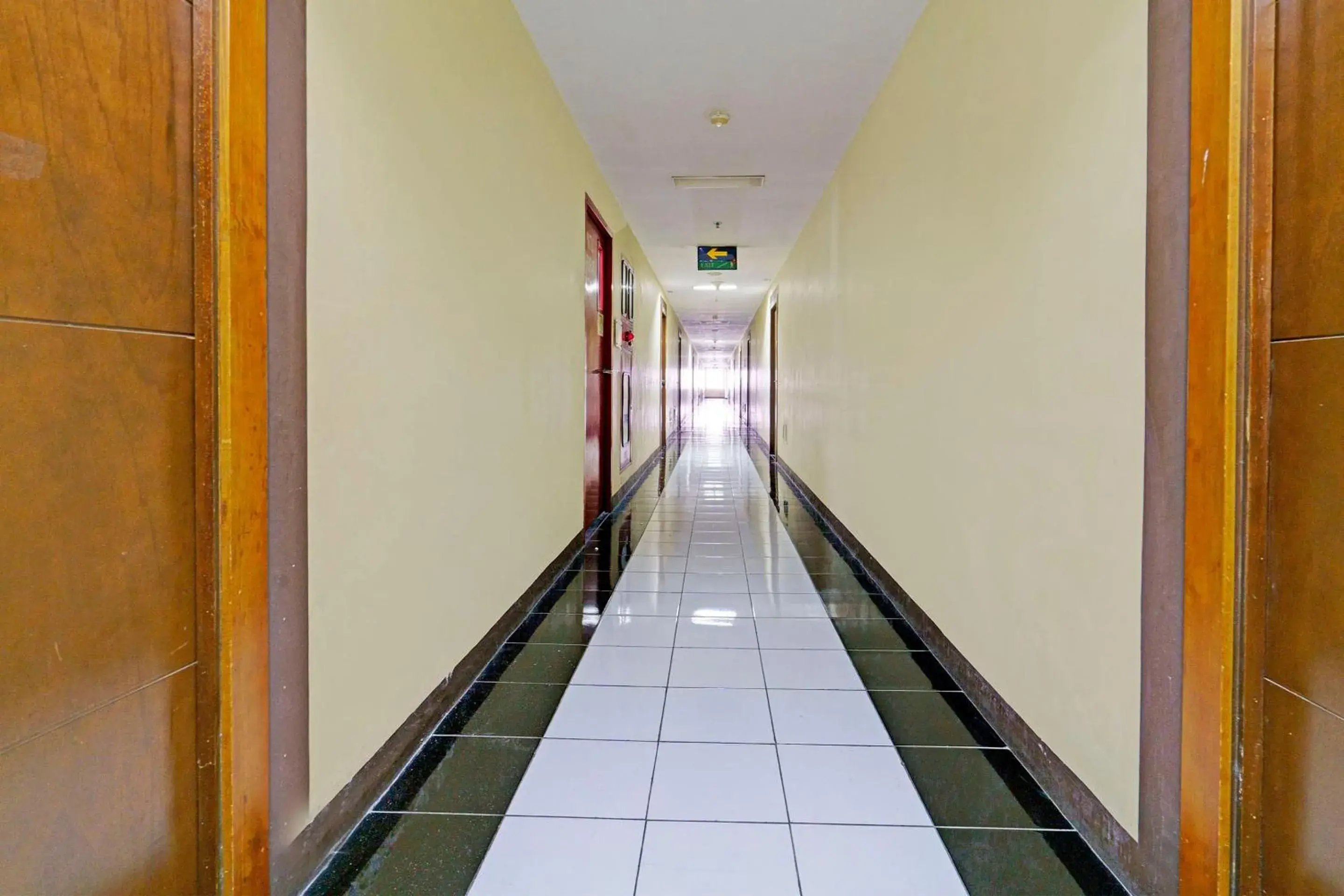 OYO Life 92978 Apartement Gateway Cicadas By Az Pro OYO Life 92978 Apartement Gateway Cicadas By Az Pro