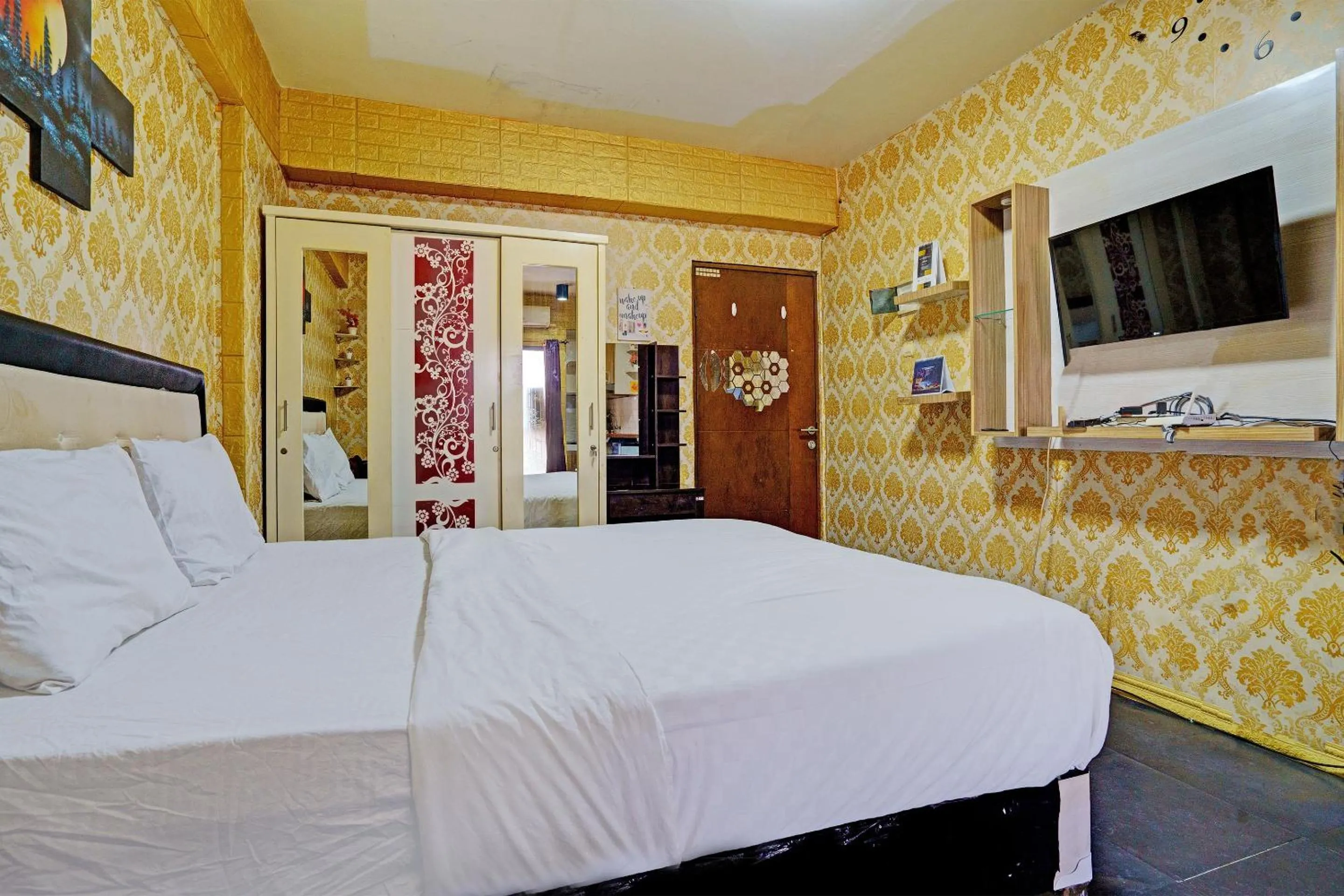 Bedroom, Bed in OYO Life 92978 Apartement Gateway Cicadas By Az Pro