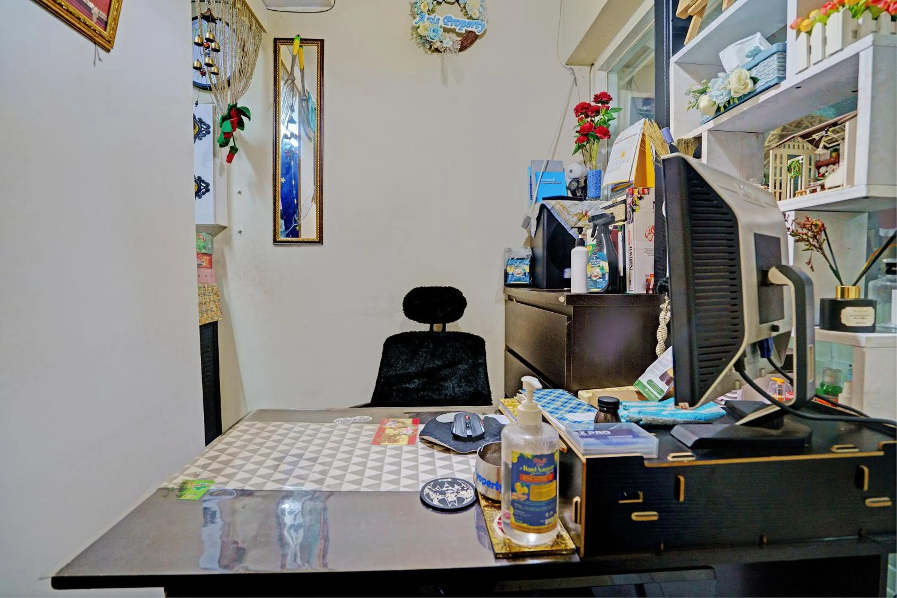 Lobby or reception in OYO Life 92978 Apartement Gateway Cicadas By Az Pro