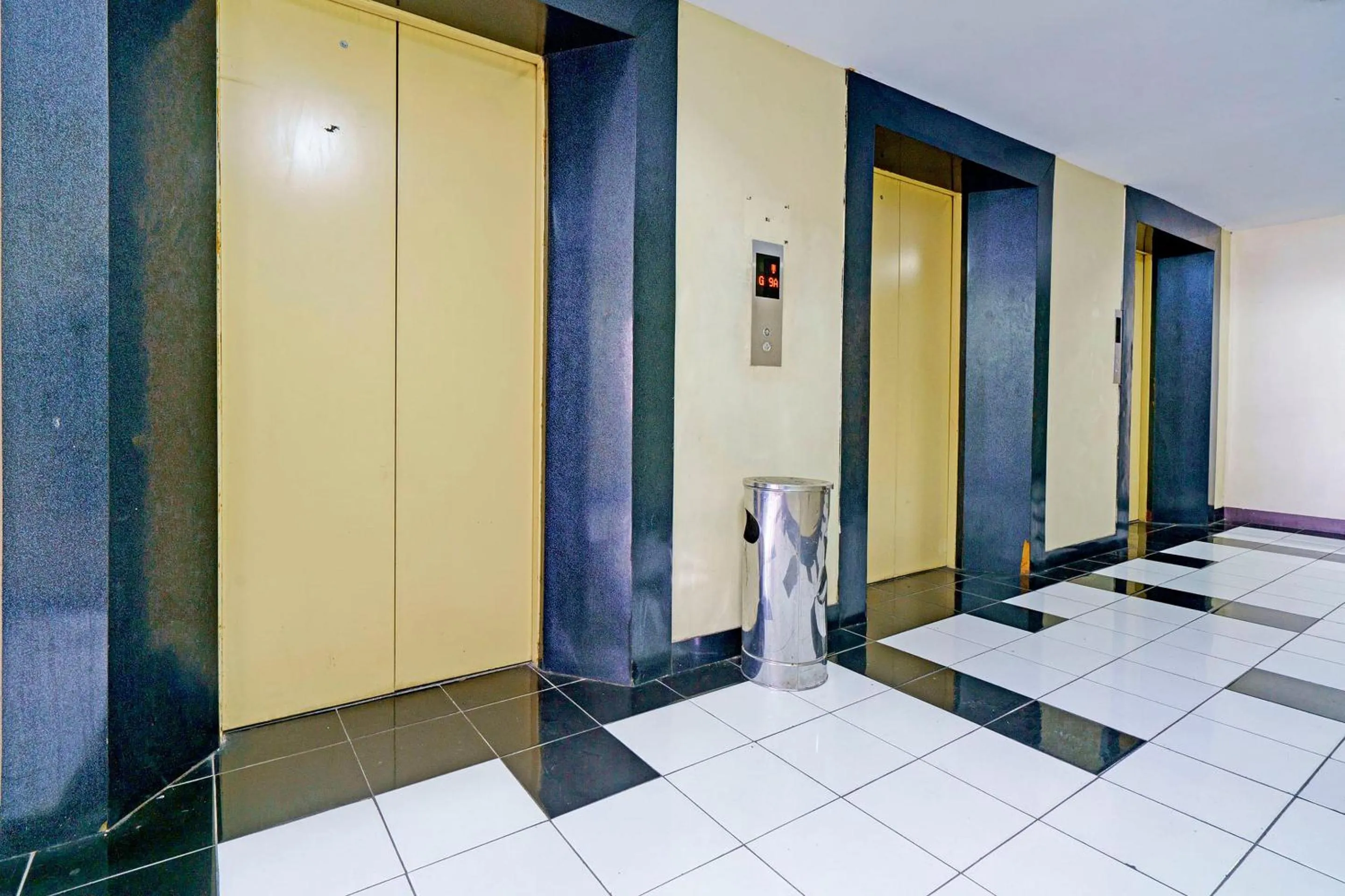 Lobby or reception in OYO Life 92978 Apartement Gateway Cicadas By Az Pro