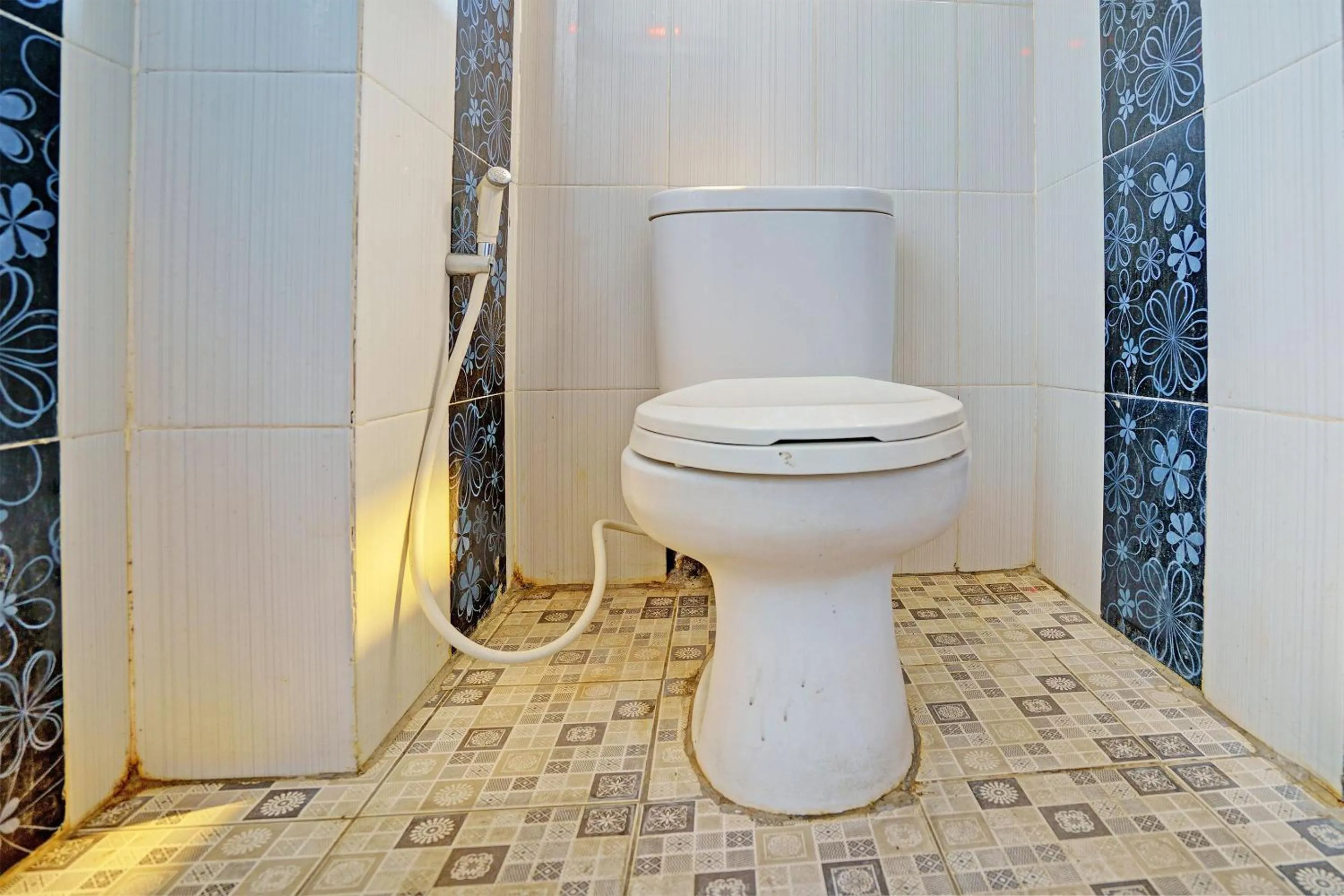 Bathroom in OYO Life 92978 Apartement Gateway Cicadas By Az Pro