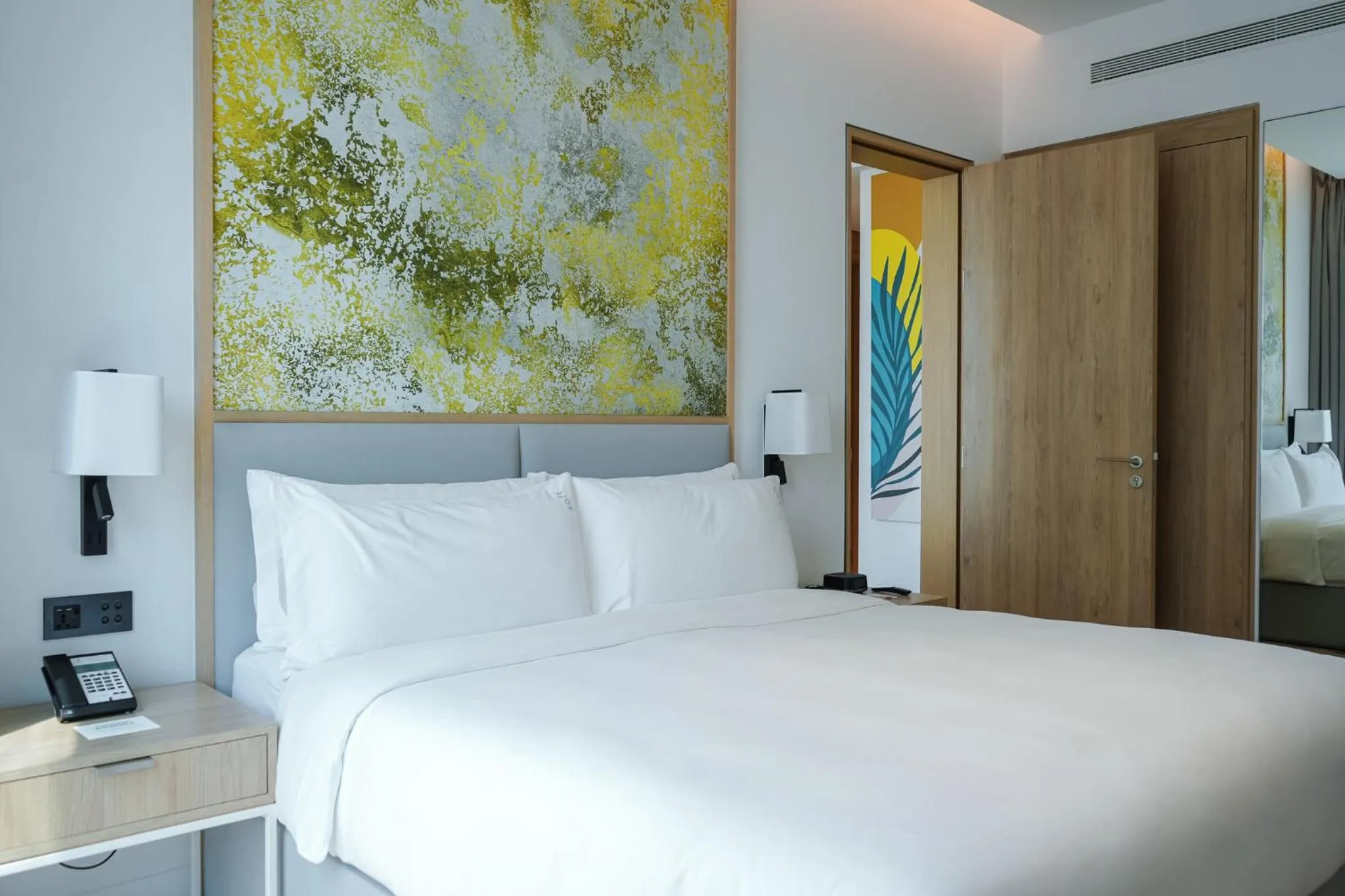 Photo of the whole room, Bed in Holiday Inn Dubai Business Bay by IHG