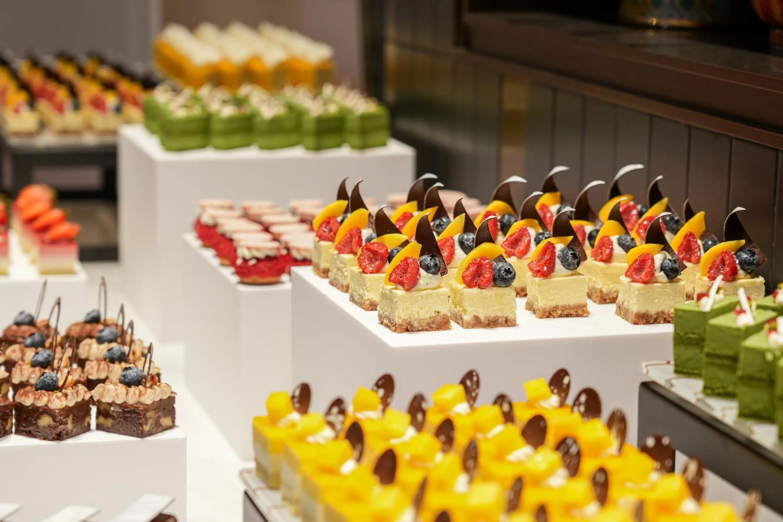 Restaurant/places to eat in Crowne Plaza Jiangmen Binjiang by IHG