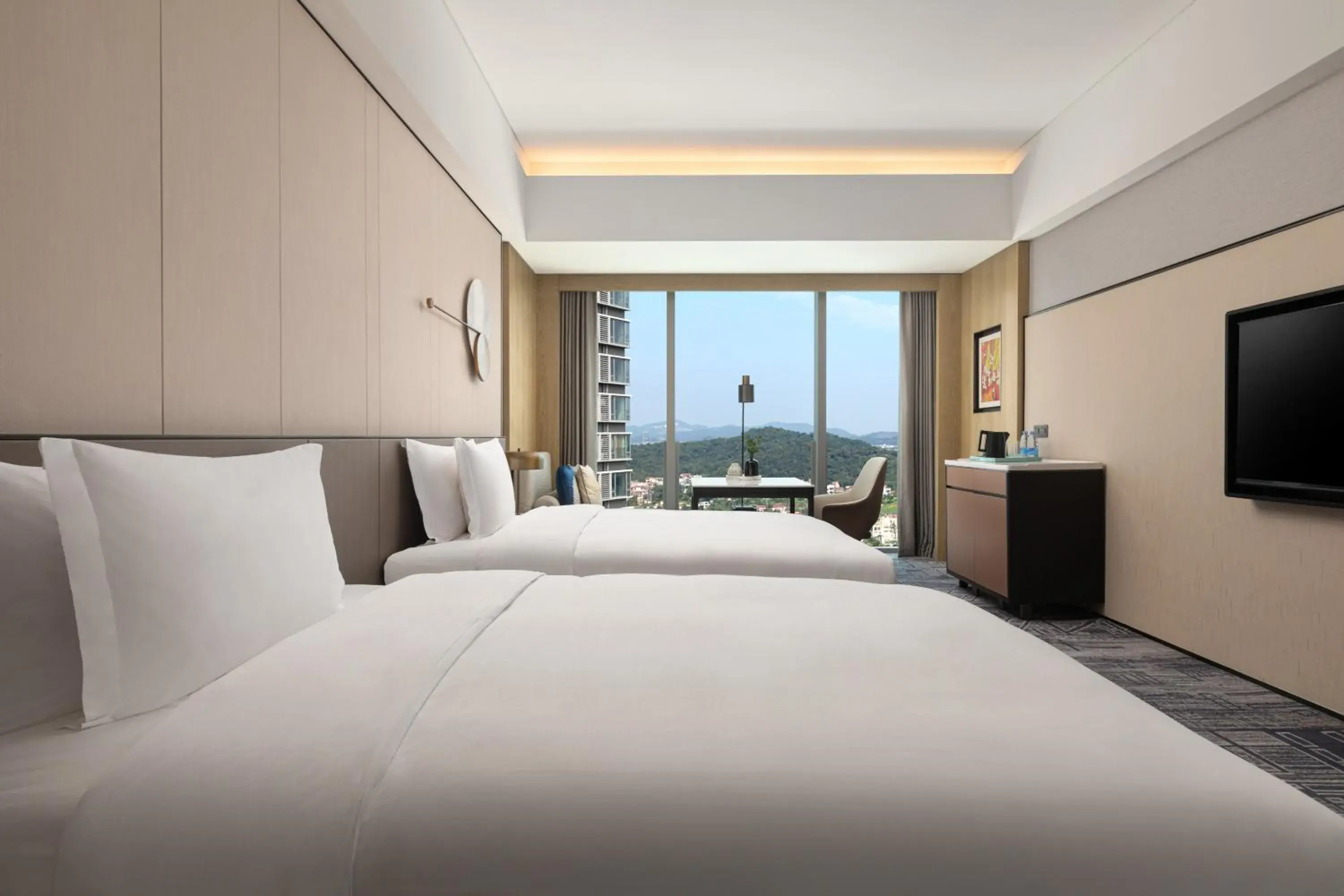 Bed in Crowne Plaza Jiangmen Binjiang by IHG Bed in Crowne Plaza Jiangmen Binjiang by IHG