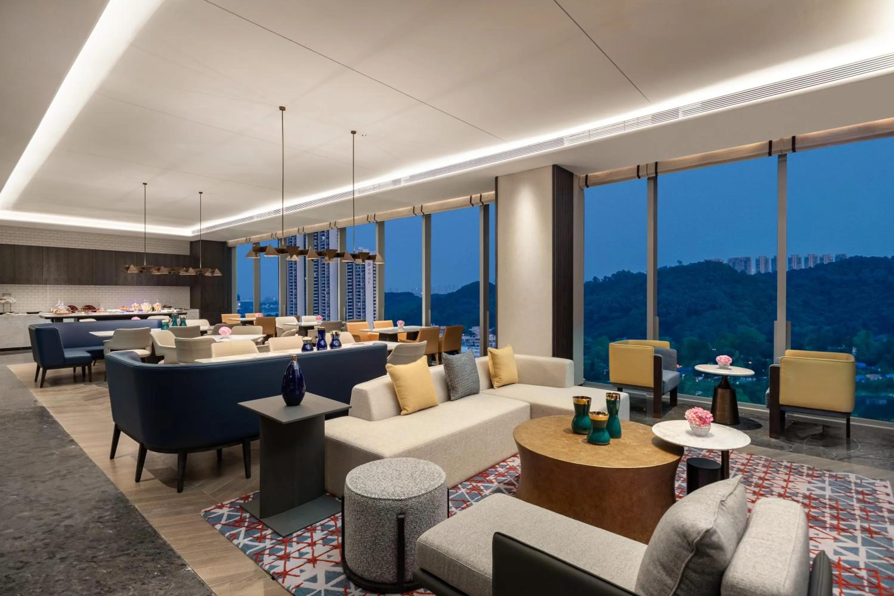 Restaurant/places to eat in Crowne Plaza Jiangmen Binjiang by IHG