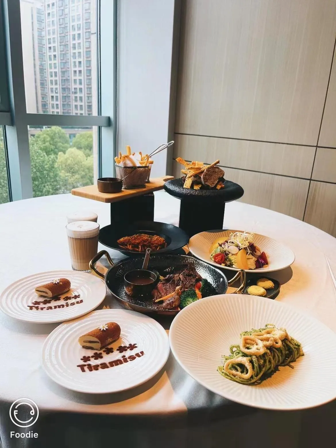 Restaurant/places to eat in Holiday Inn Tongxiang