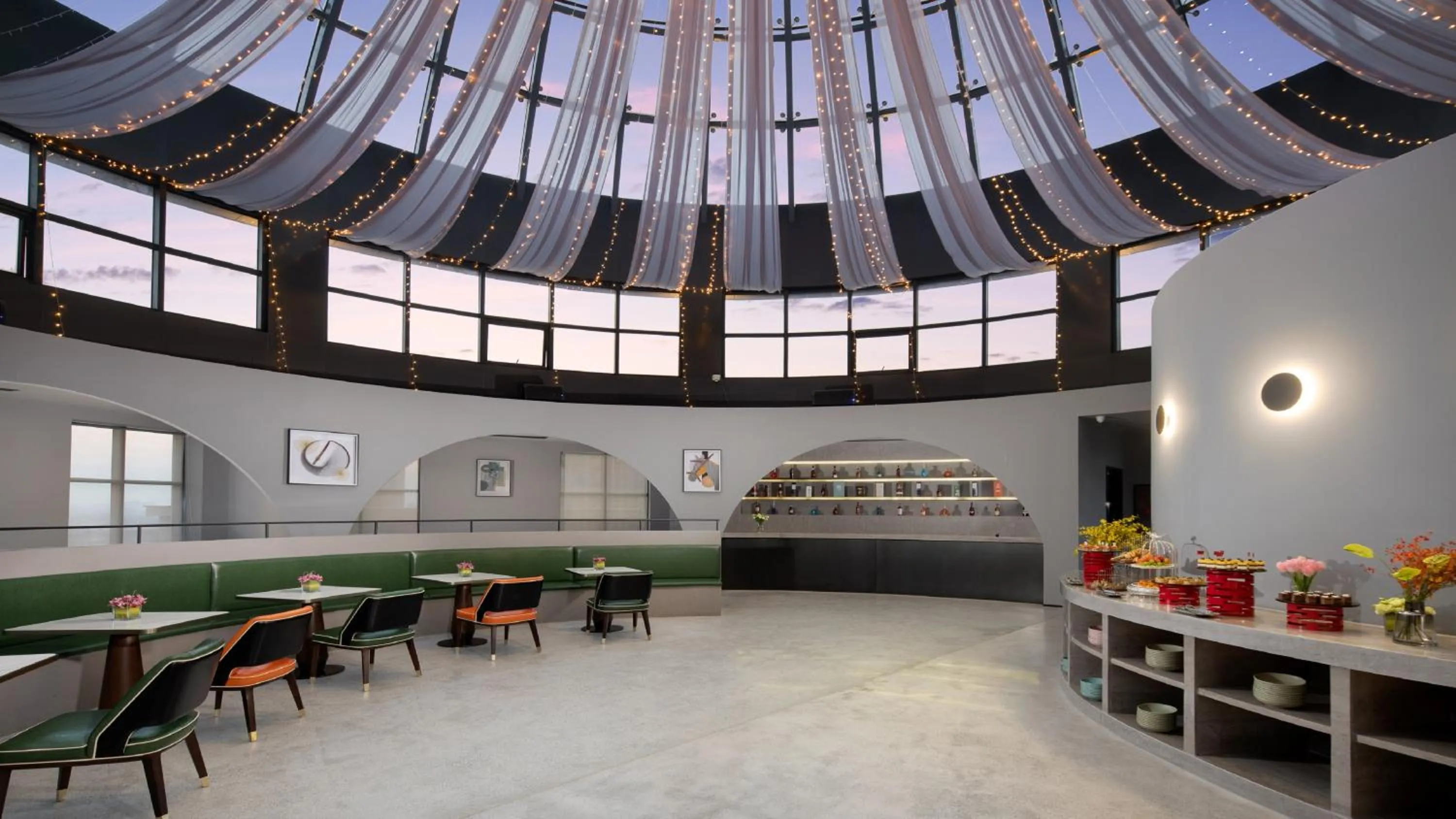 Restaurant/places to eat in Holiday Inn Tongxiang